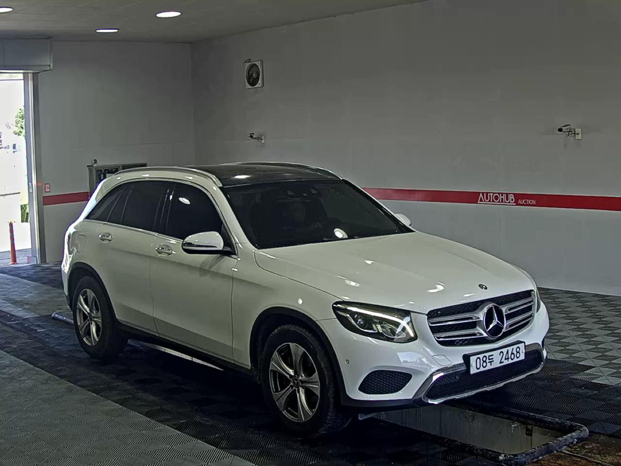 Mercedes-Benz GLC-Class 2017 - Image 2