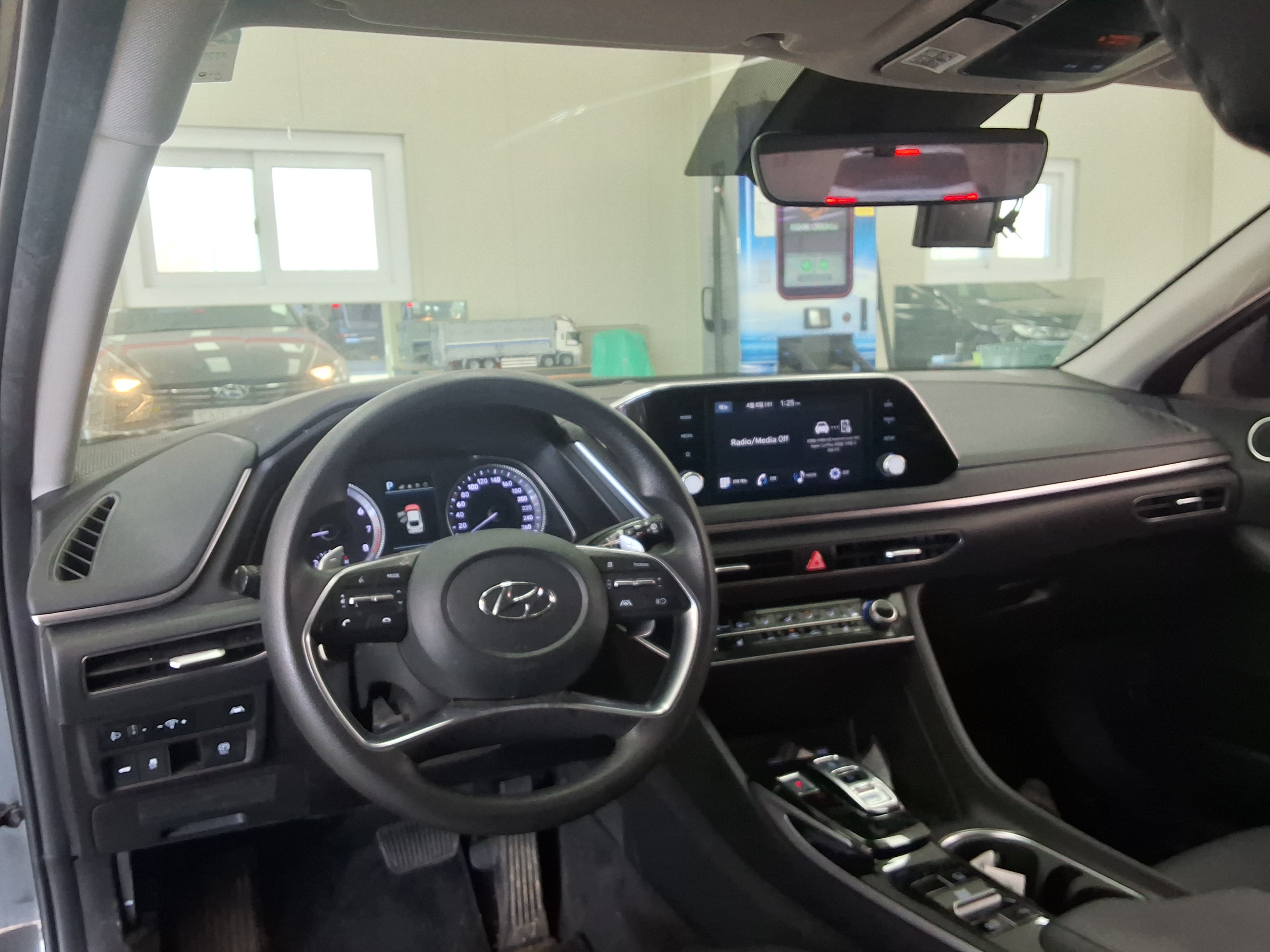 Hyundai Sonata 2023 - Image 11
