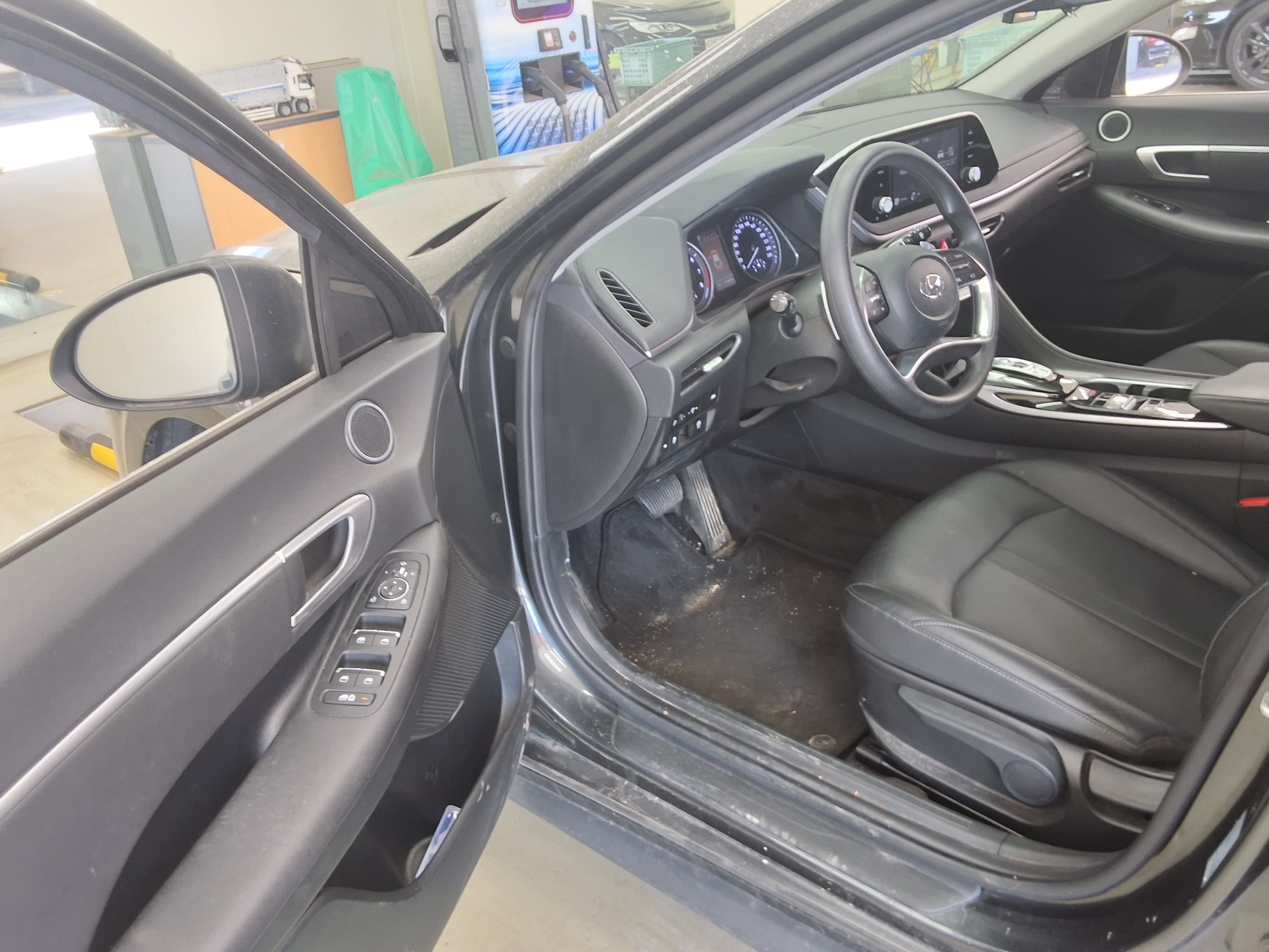 Hyundai Sonata 2023 - Image 10