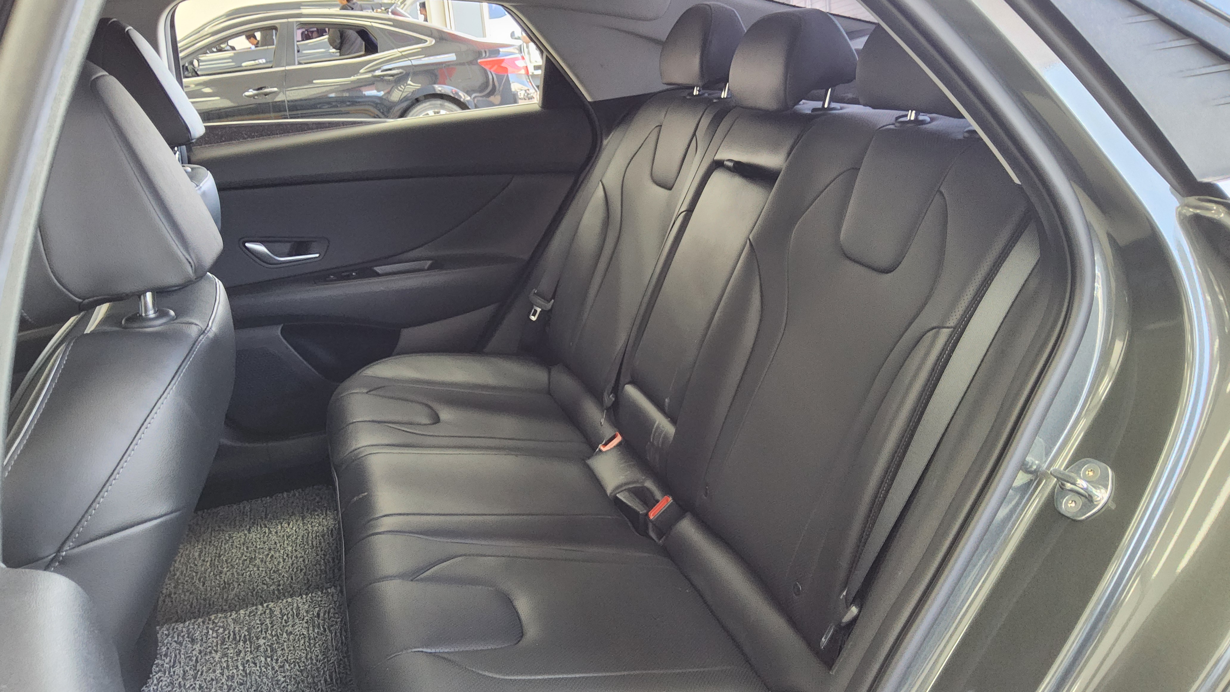 Hyundai Elantra 2023 - Image 11