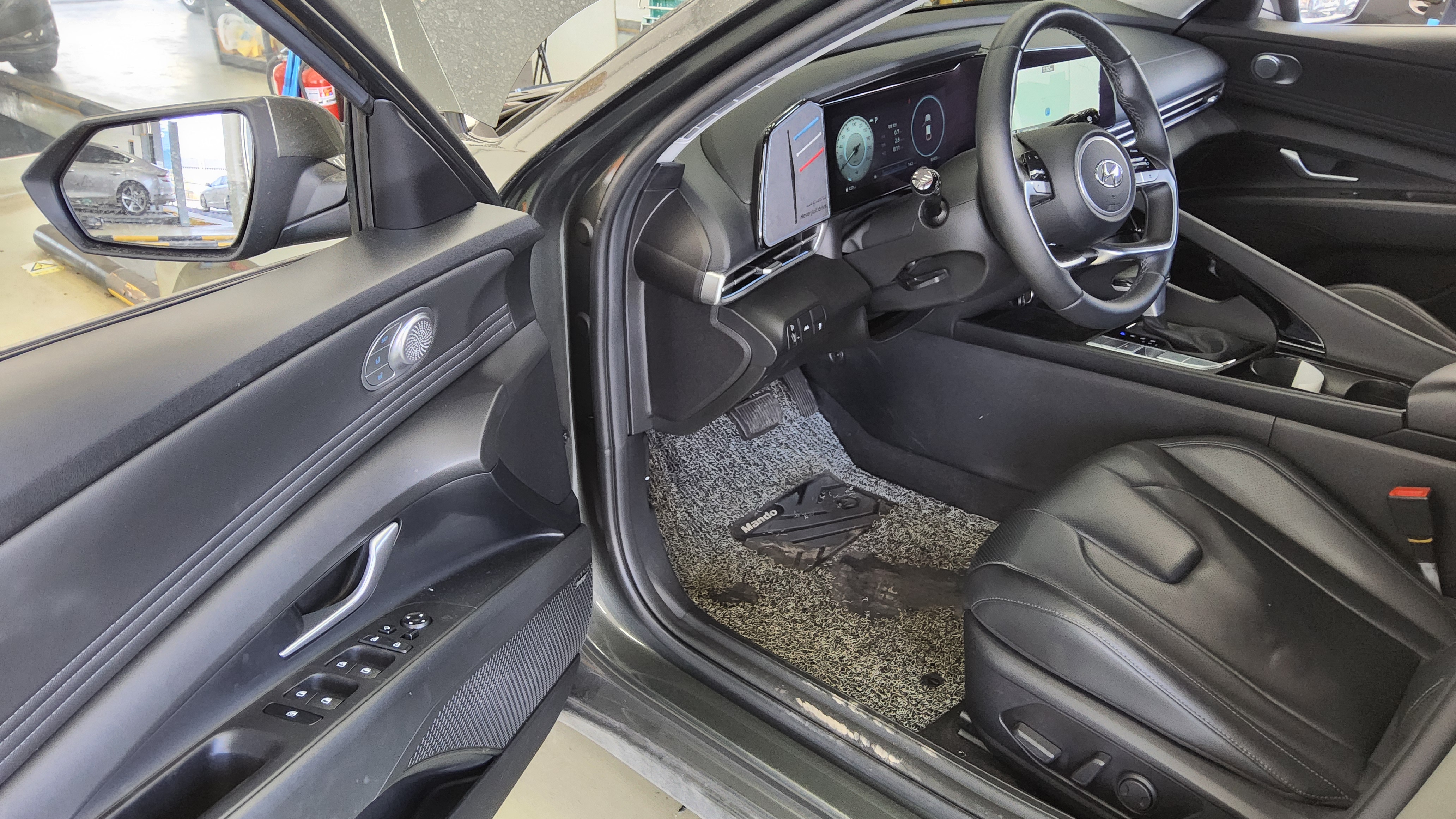 Hyundai Elantra 2023 - Image 9
