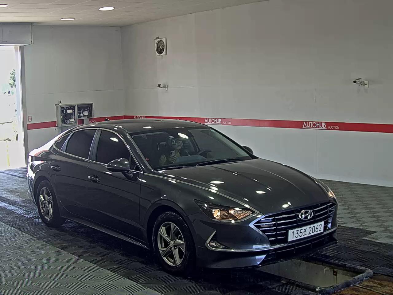 Hyundai Sonata 2023 - Image 2
