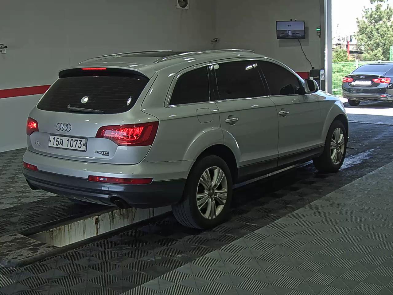 أودي Q7 - 4