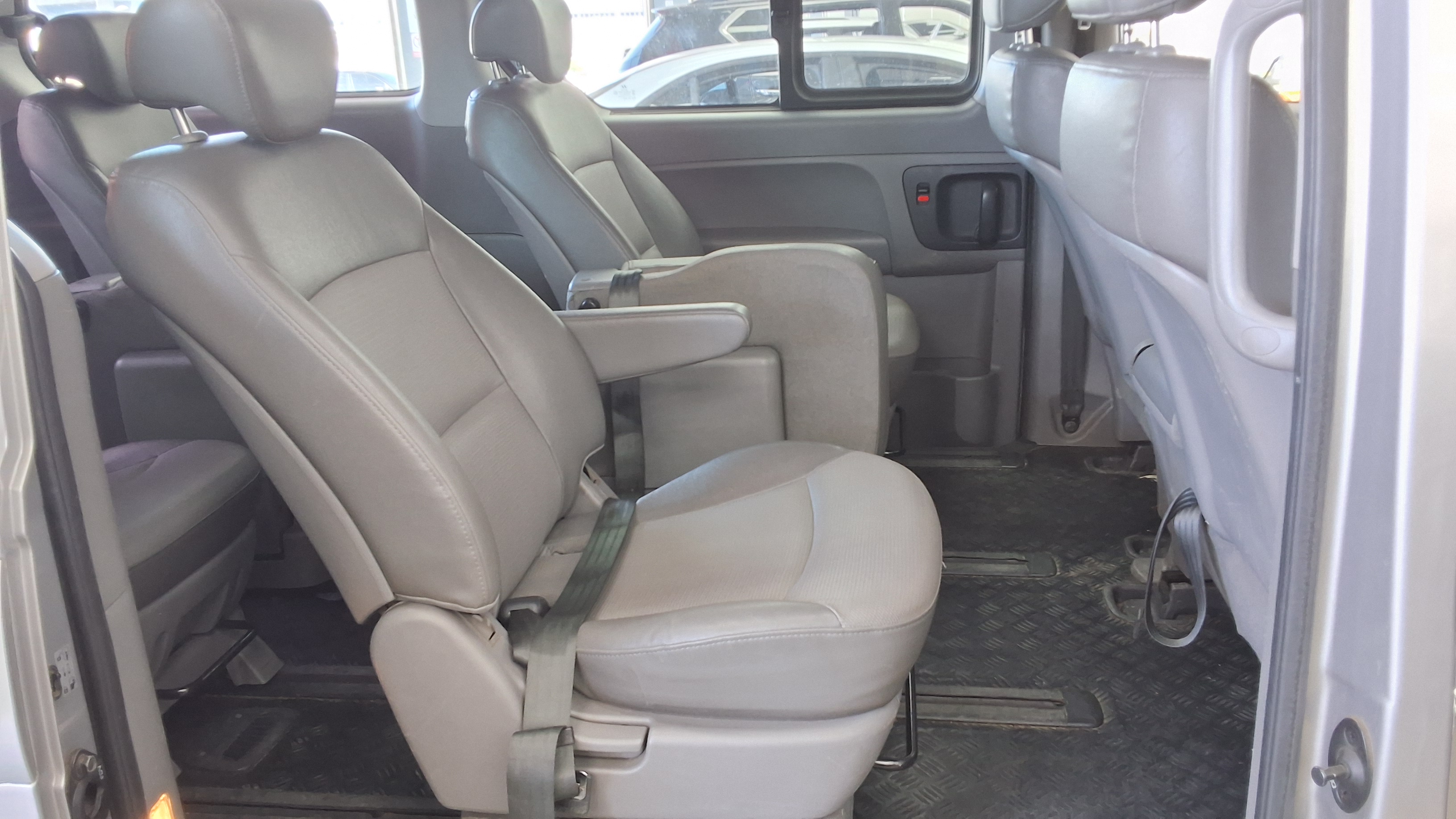 Hyundai Grand Starex - 12