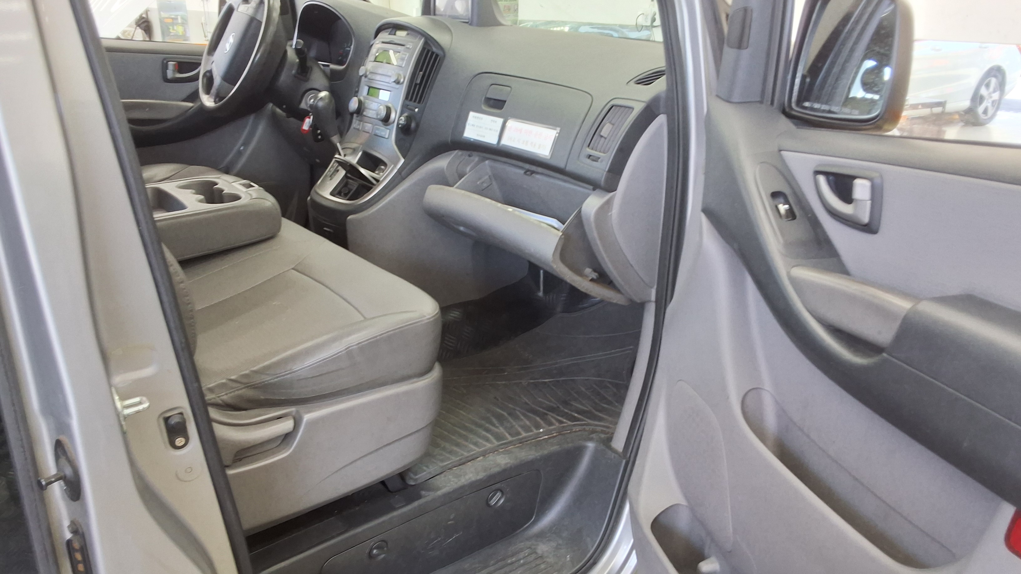 Hyundai Grand Starex - 13