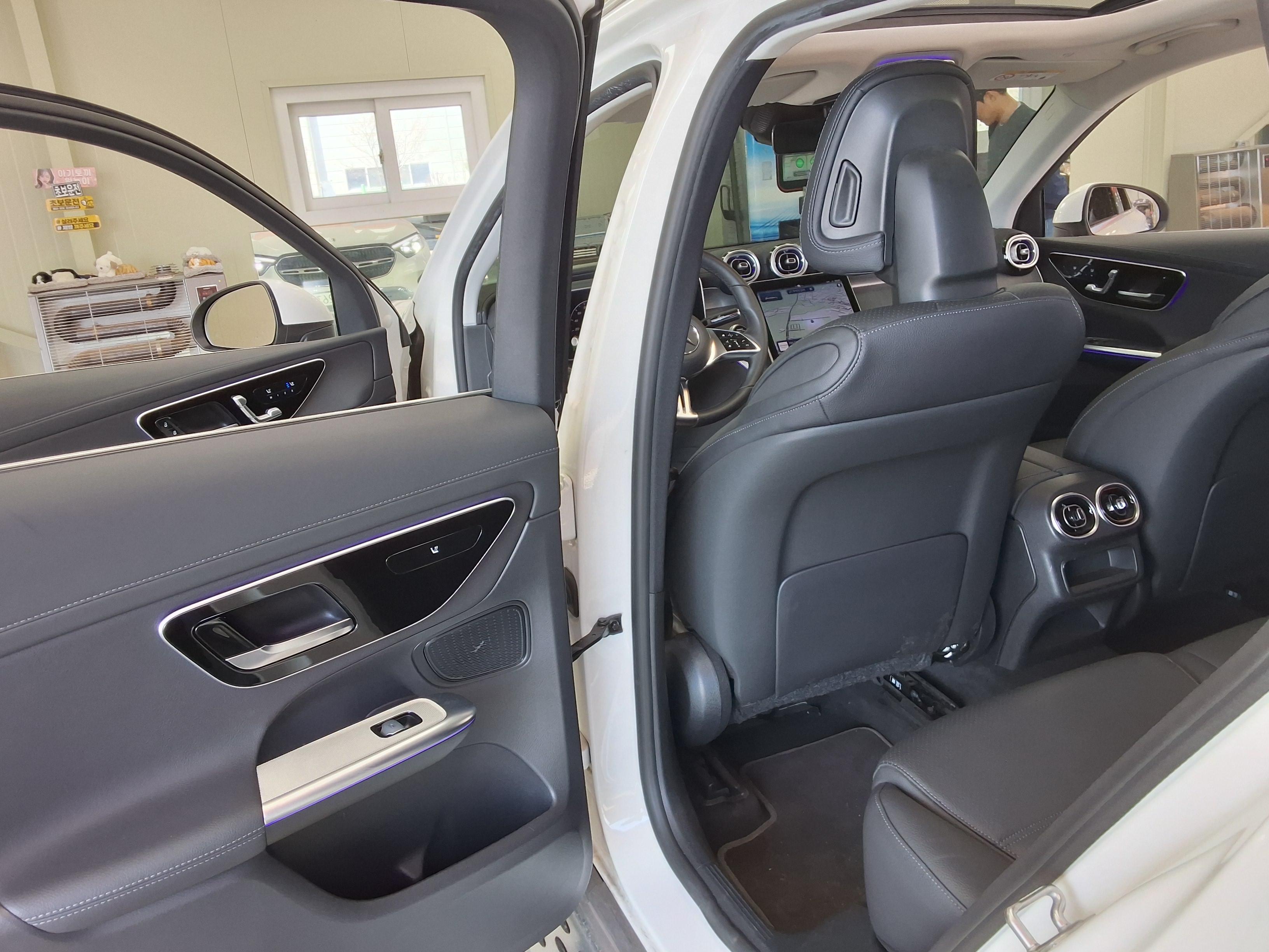 Mercedes-Benz GLC-Class 2025 - Image 11