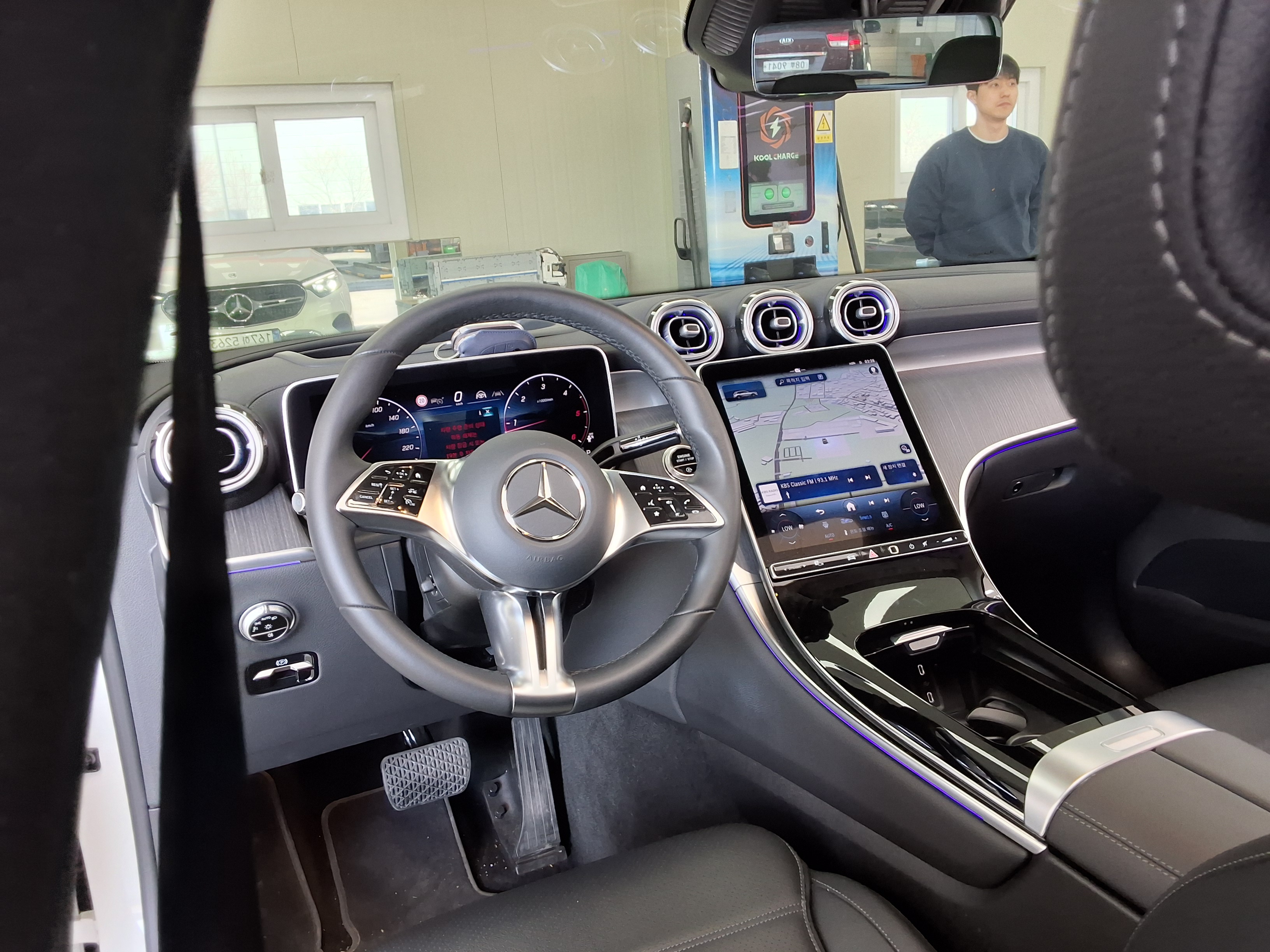 Mercedes-Benz GLC-Class 2025 - Image 10