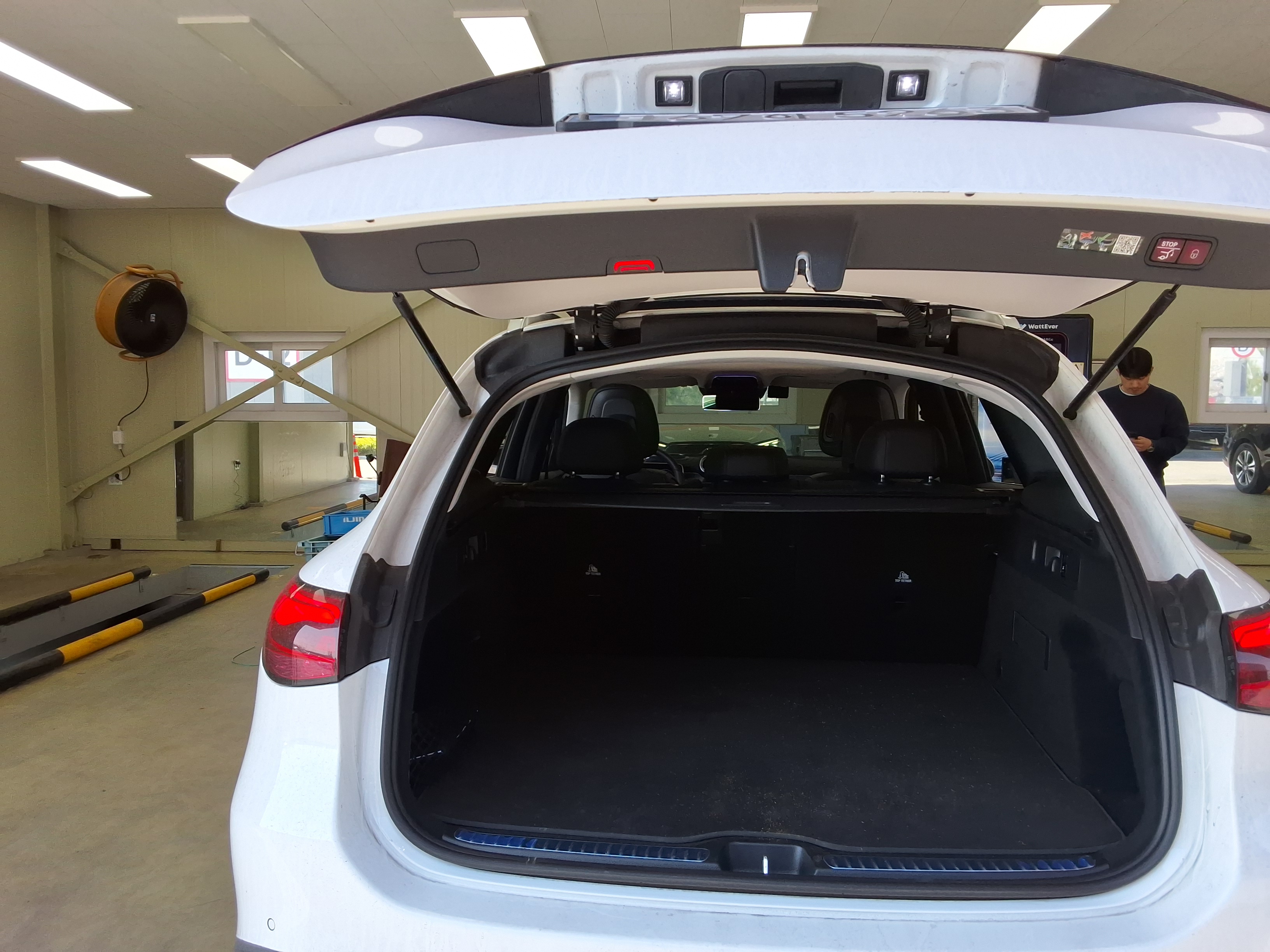 Mercedes-Benz GLC-Class 2025 - Image 14