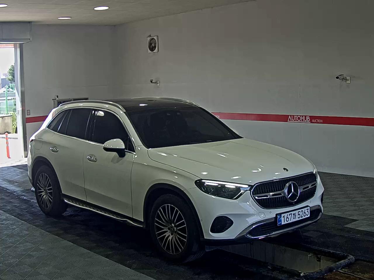 Mercedes-Benz GLC-Class 2025 - Image 2