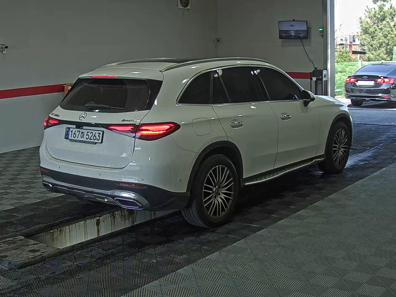 Mercedes-Benz GLC-Class 2025 - Image 4