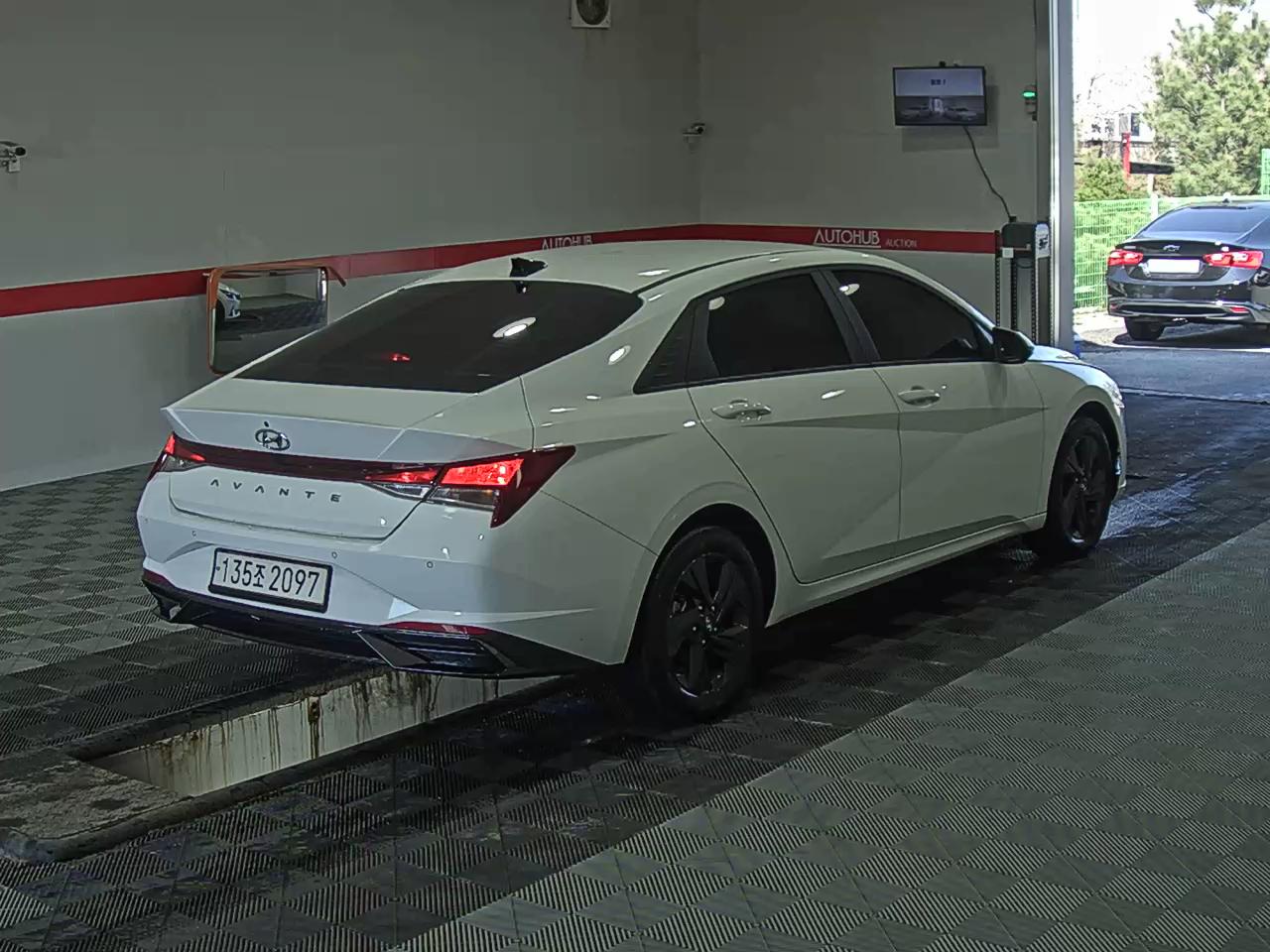 Hyundai Elantra 2023 - Image 4