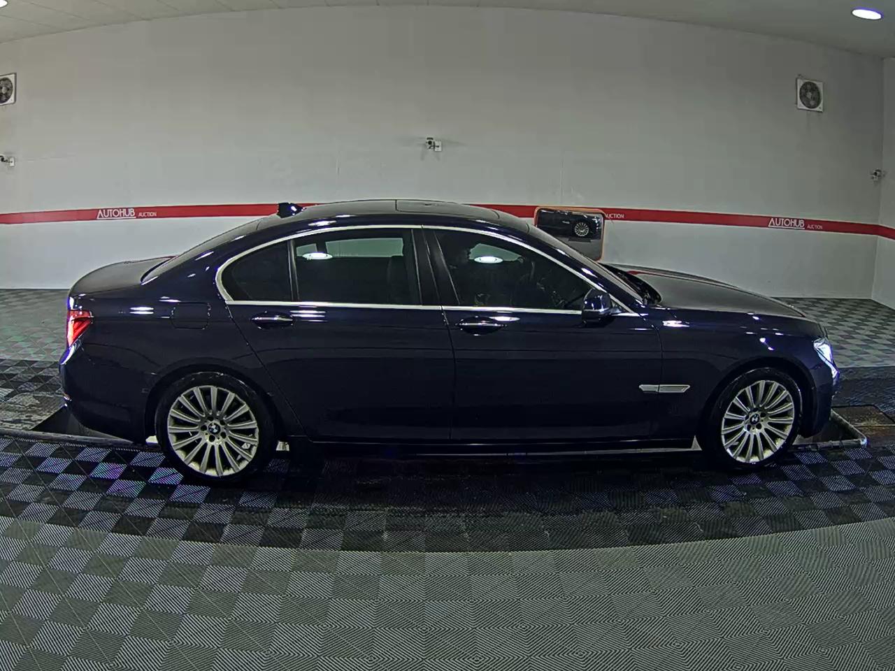 BMW 7 Series - 3