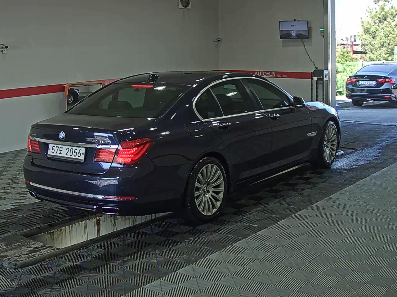BMW 7 Series - 4