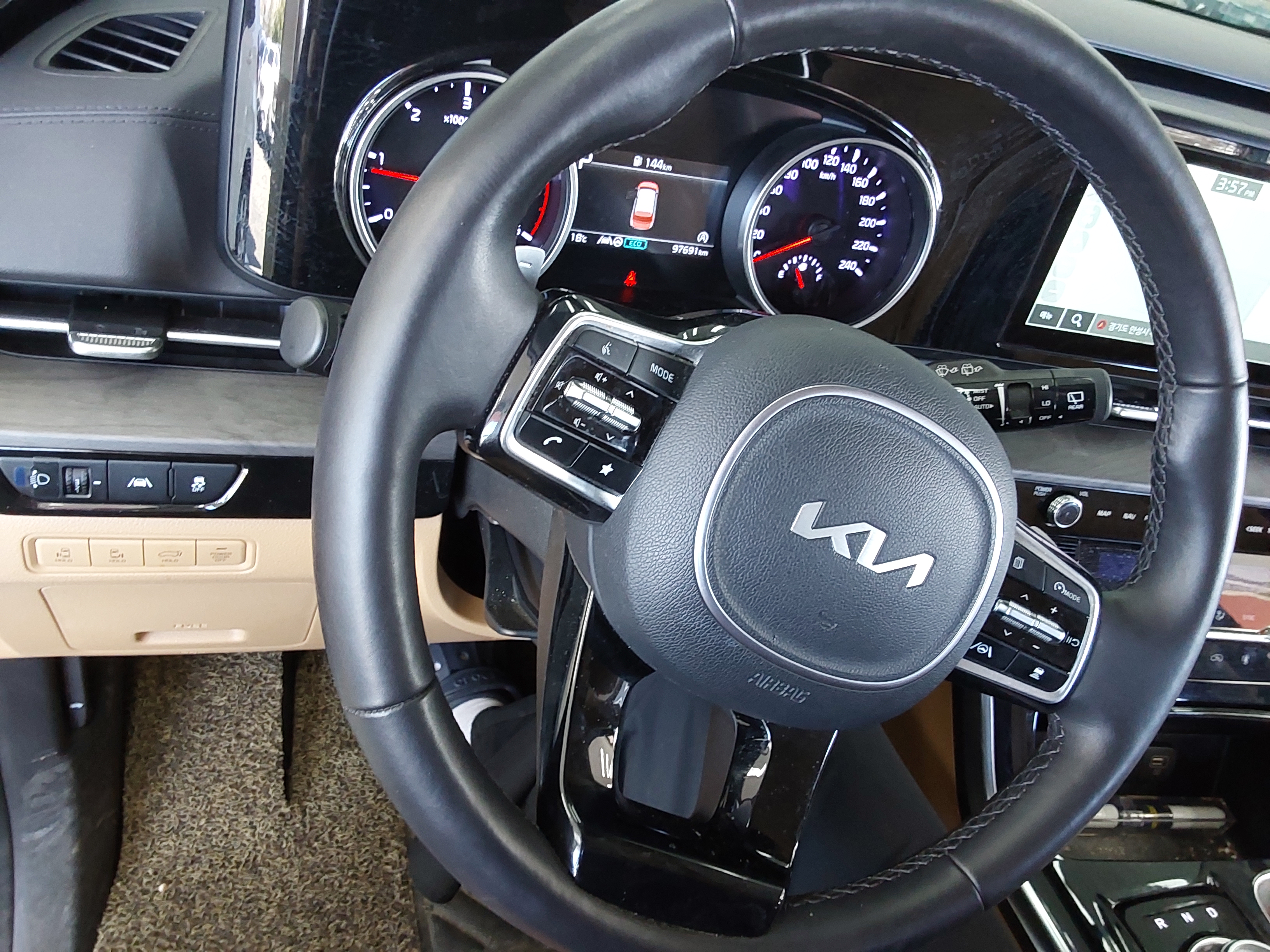 Kia SEDONA 2023 - Image 16