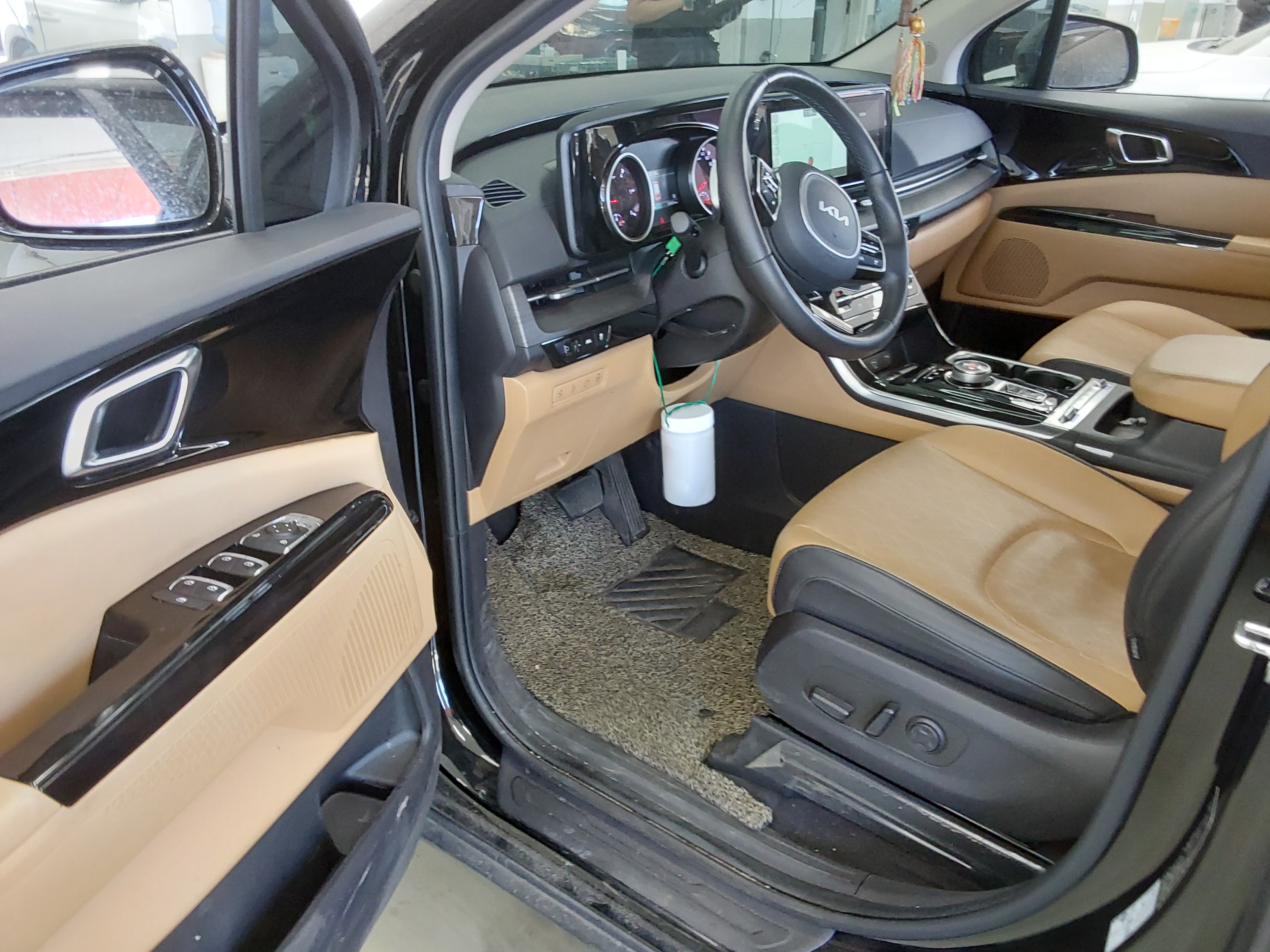 Kia SEDONA 2023 - Image 9
