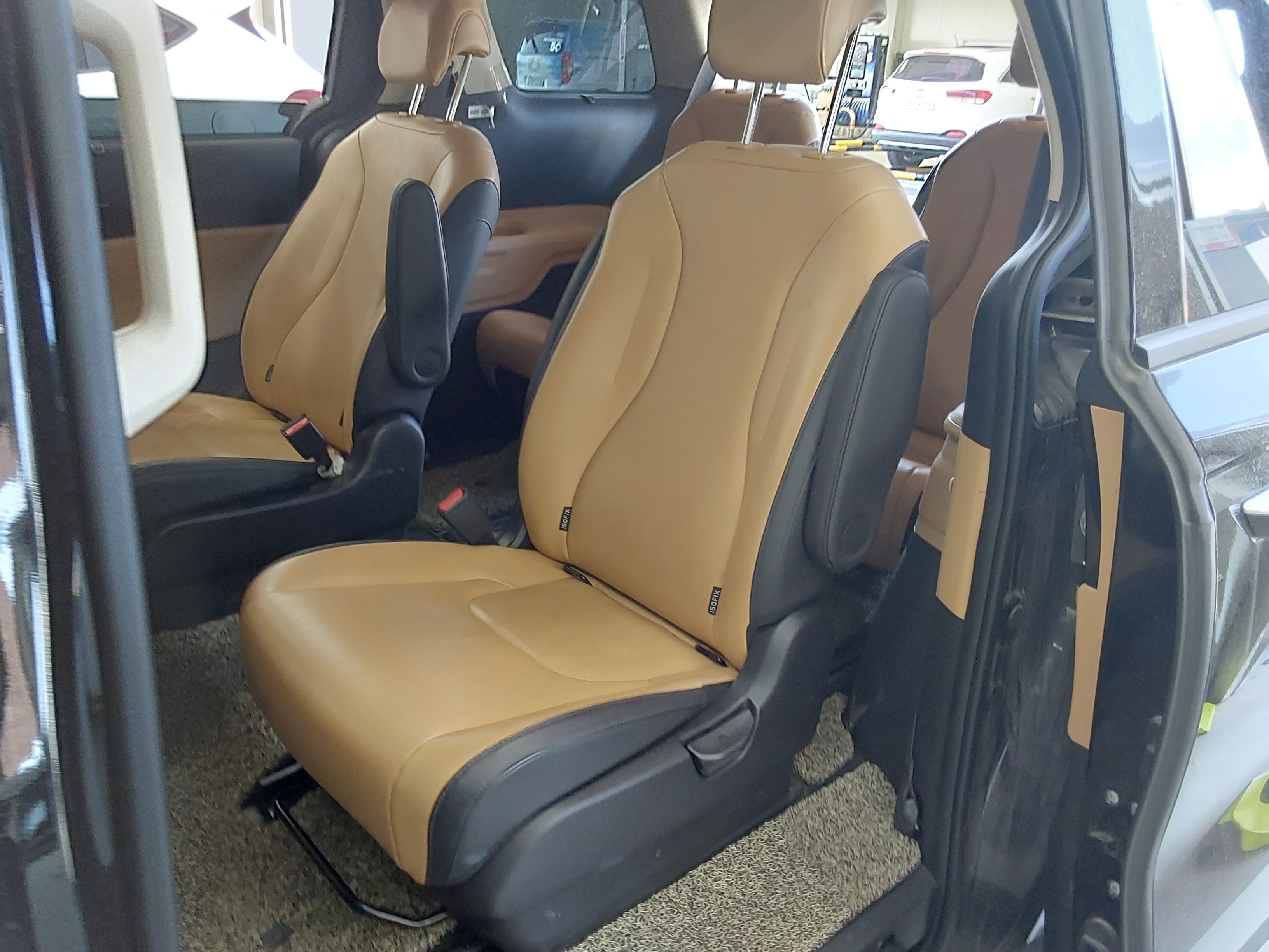 Kia SEDONA 2023 - Image 11