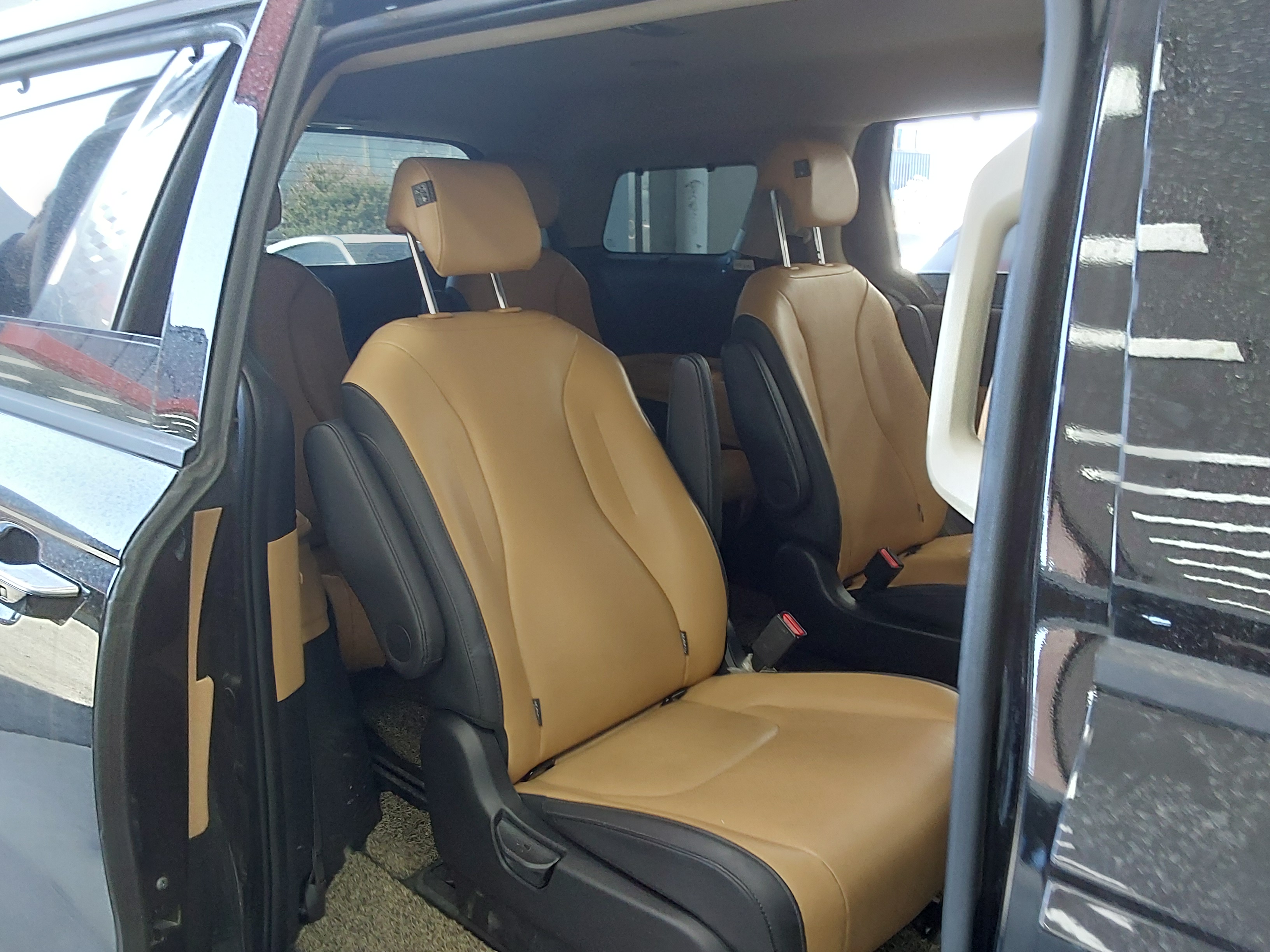 Kia SEDONA 2023 - Image 12
