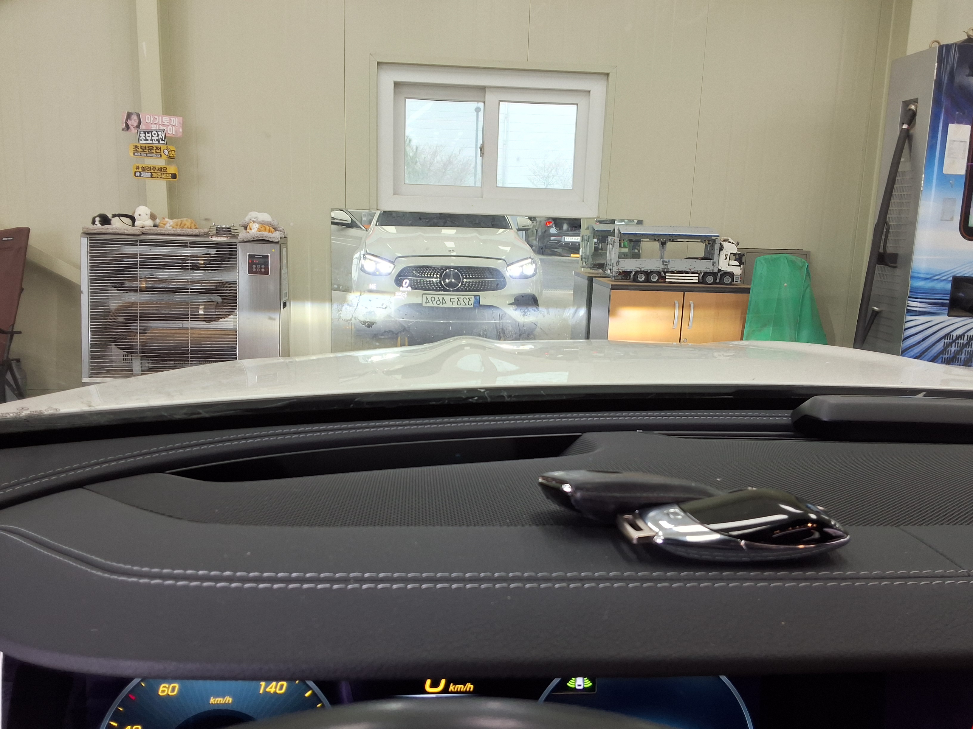 مرسيدس بنز إي كلاس 2022 - صورة 16