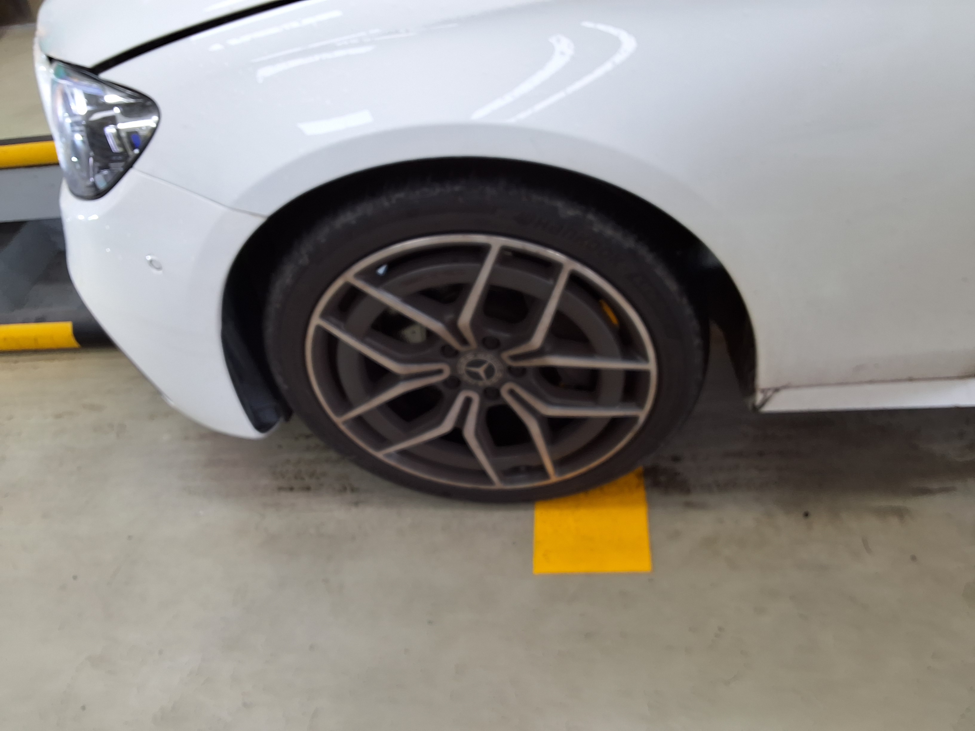 مرسيدس بنز إي كلاس 2022 - صورة 19