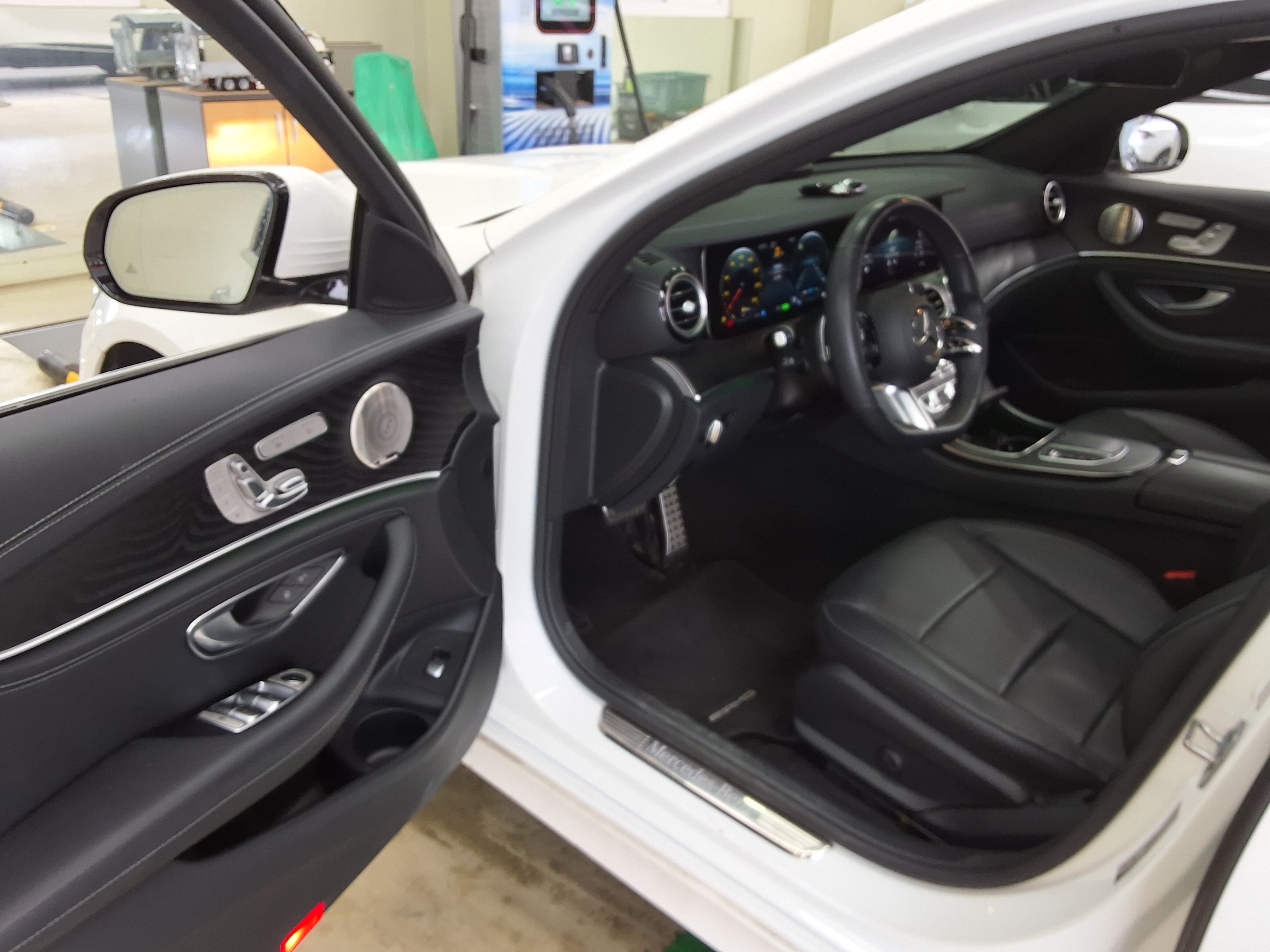 مرسيدس بنز إي كلاس 2022 - صورة 9