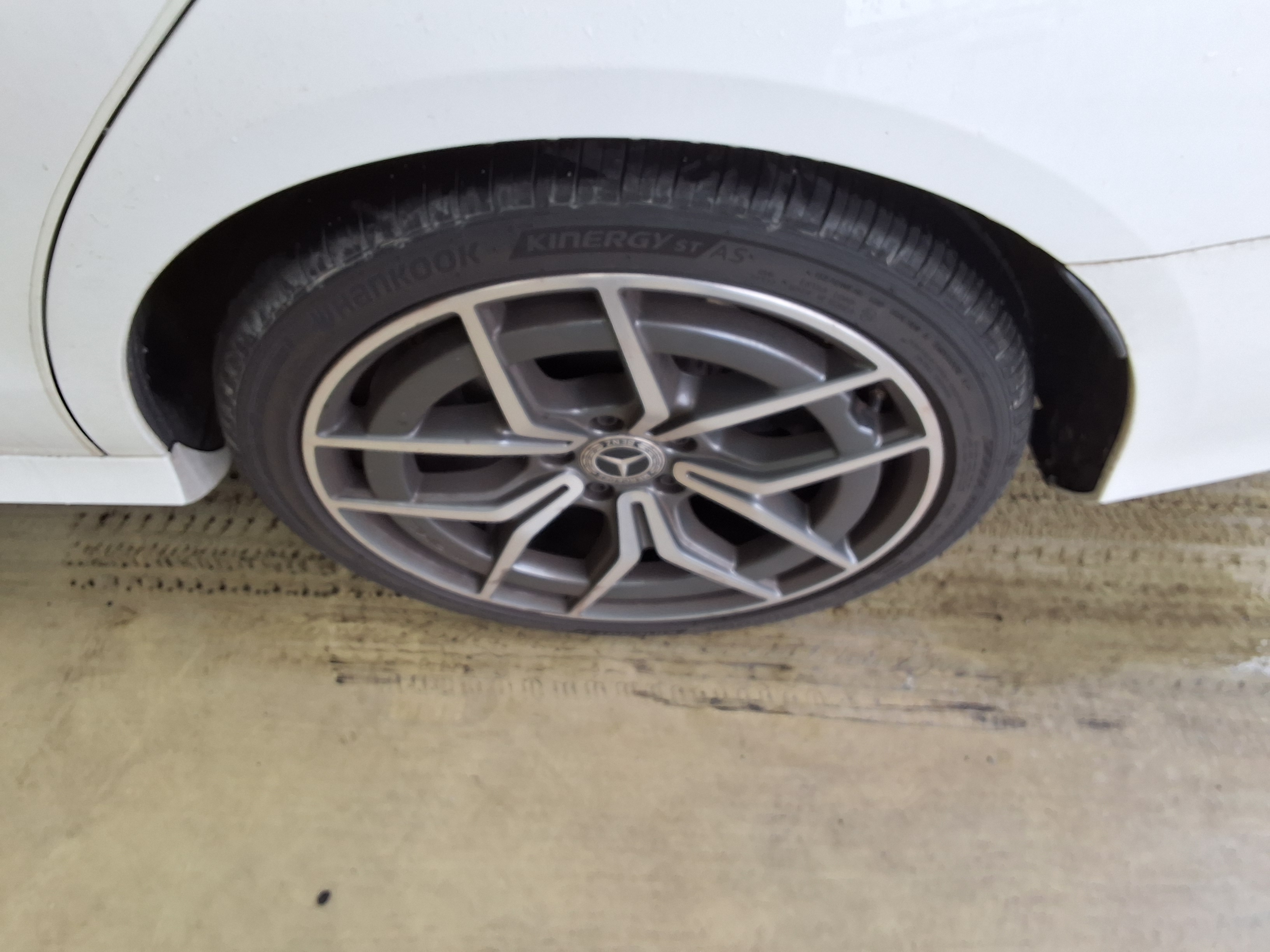 مرسيدس بنز إي كلاس 2022 - صورة 20