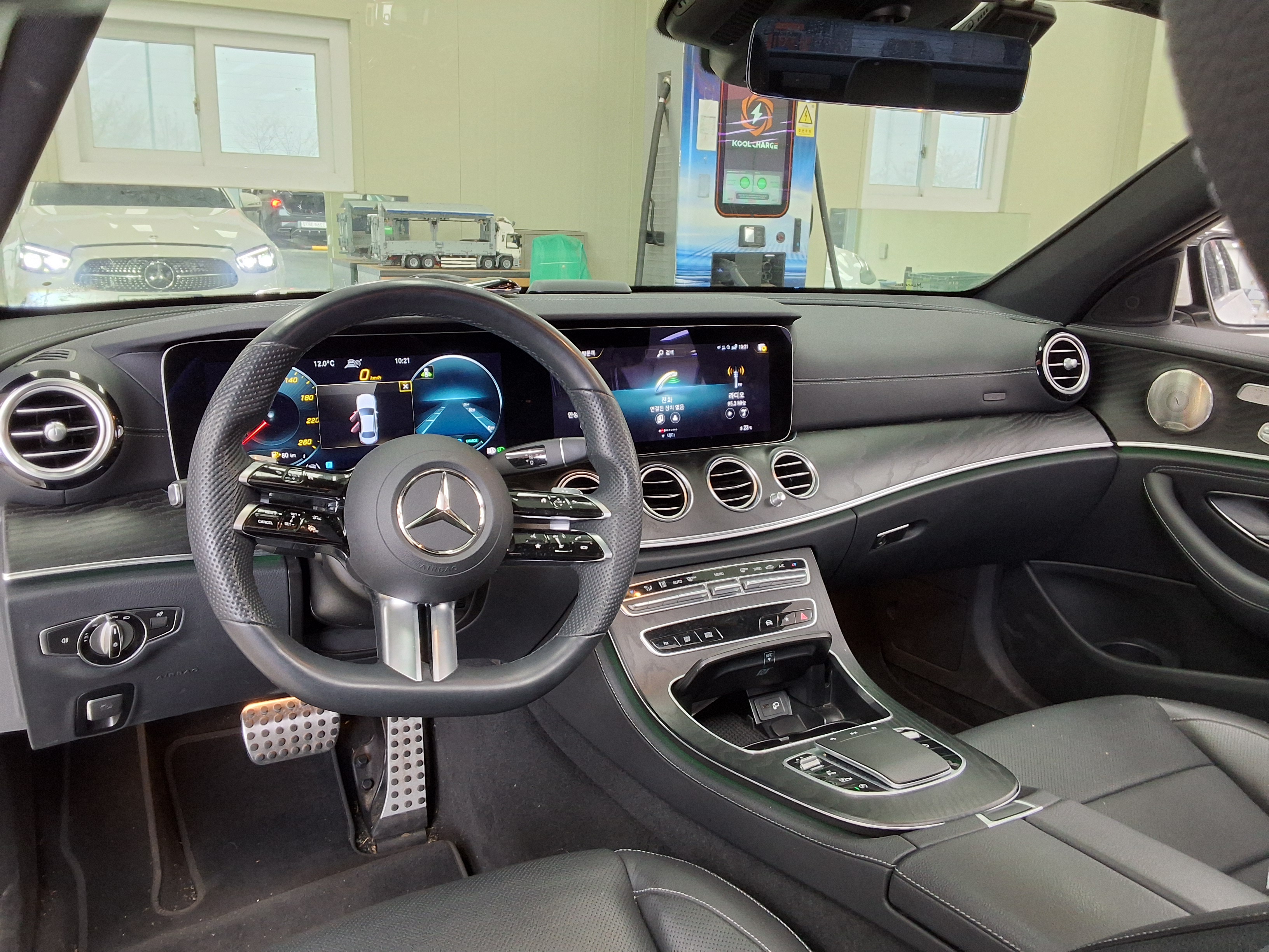 مرسيدس بنز إي كلاس 2022 - صورة 11