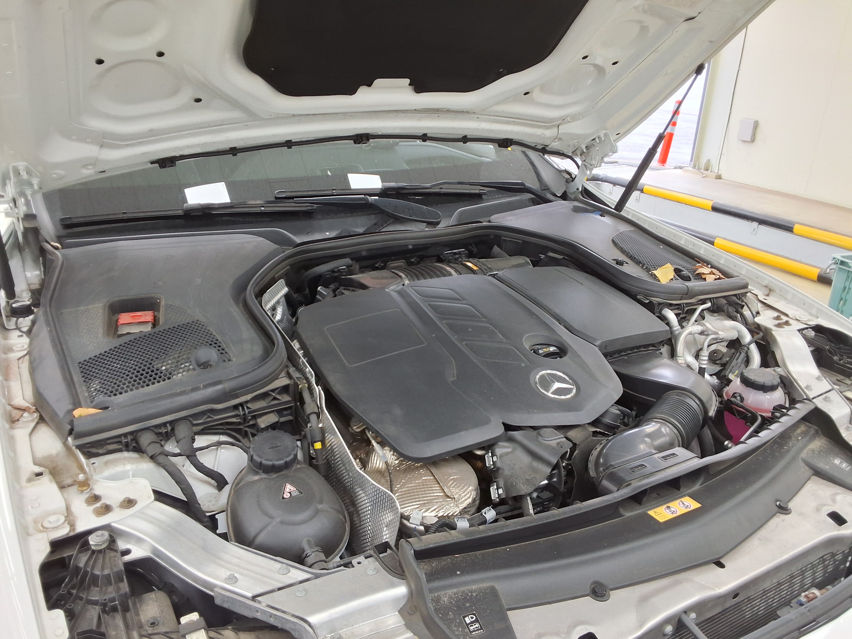 مرسيدس بنز إي كلاس 2022 - صورة 17