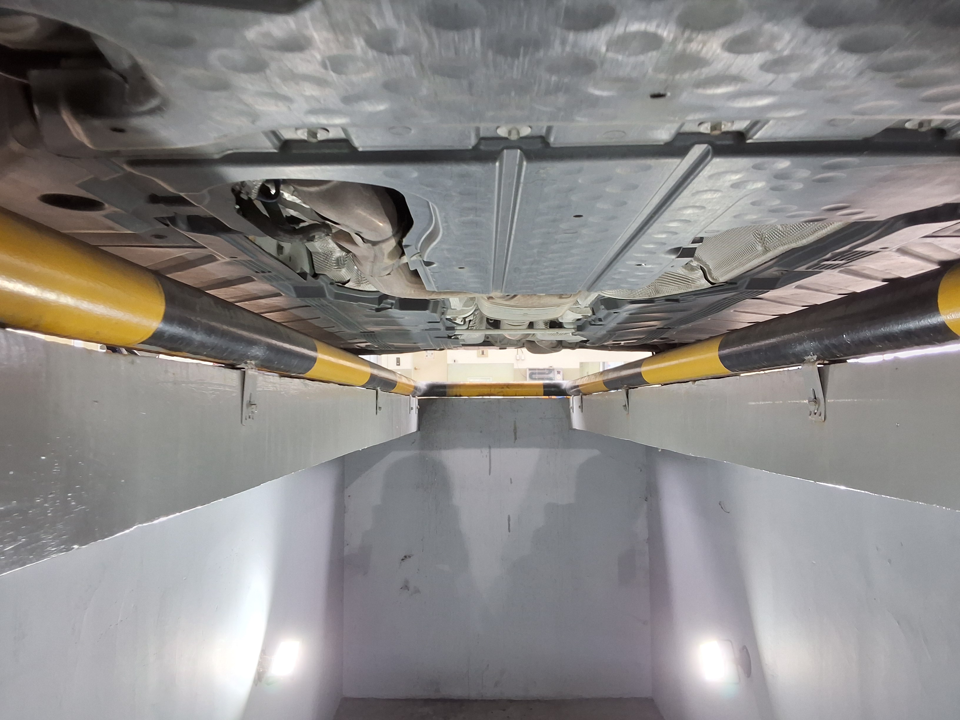 مرسيدس بنز إي كلاس 2022 - صورة 18