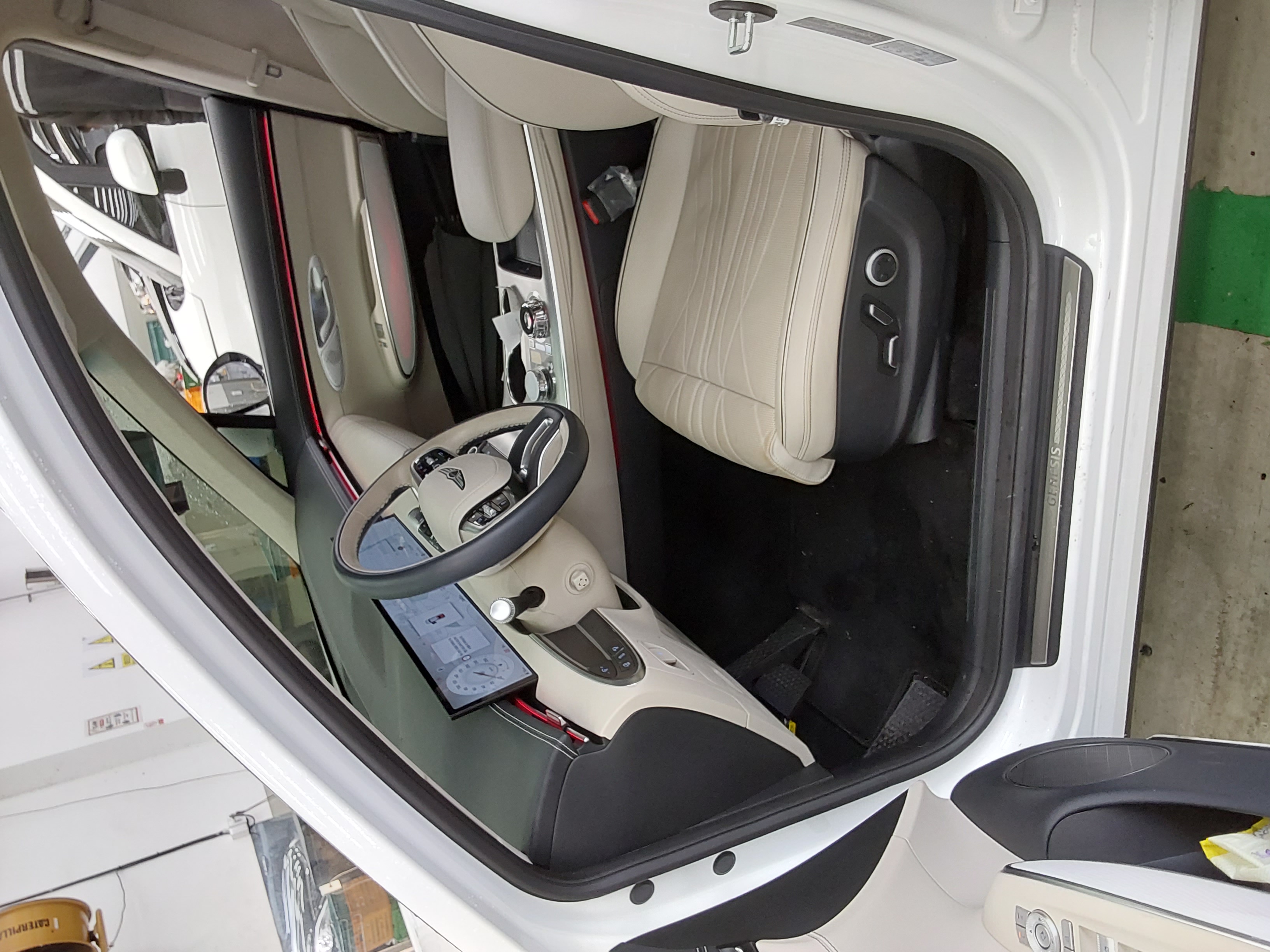 Hyundai Genesis 2025 - Image 9