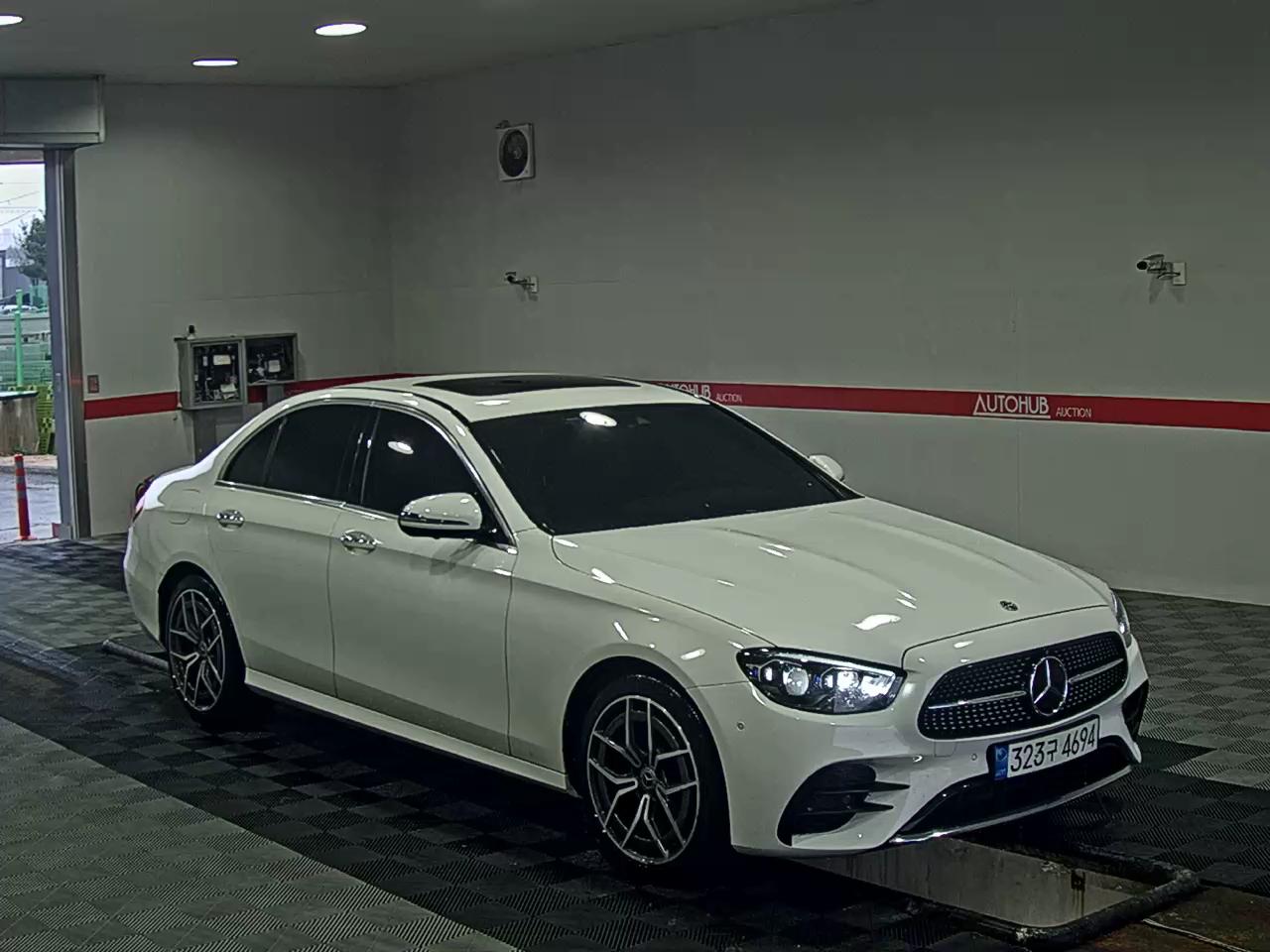 مرسيدس بنز إي كلاس 2022 - صورة 2