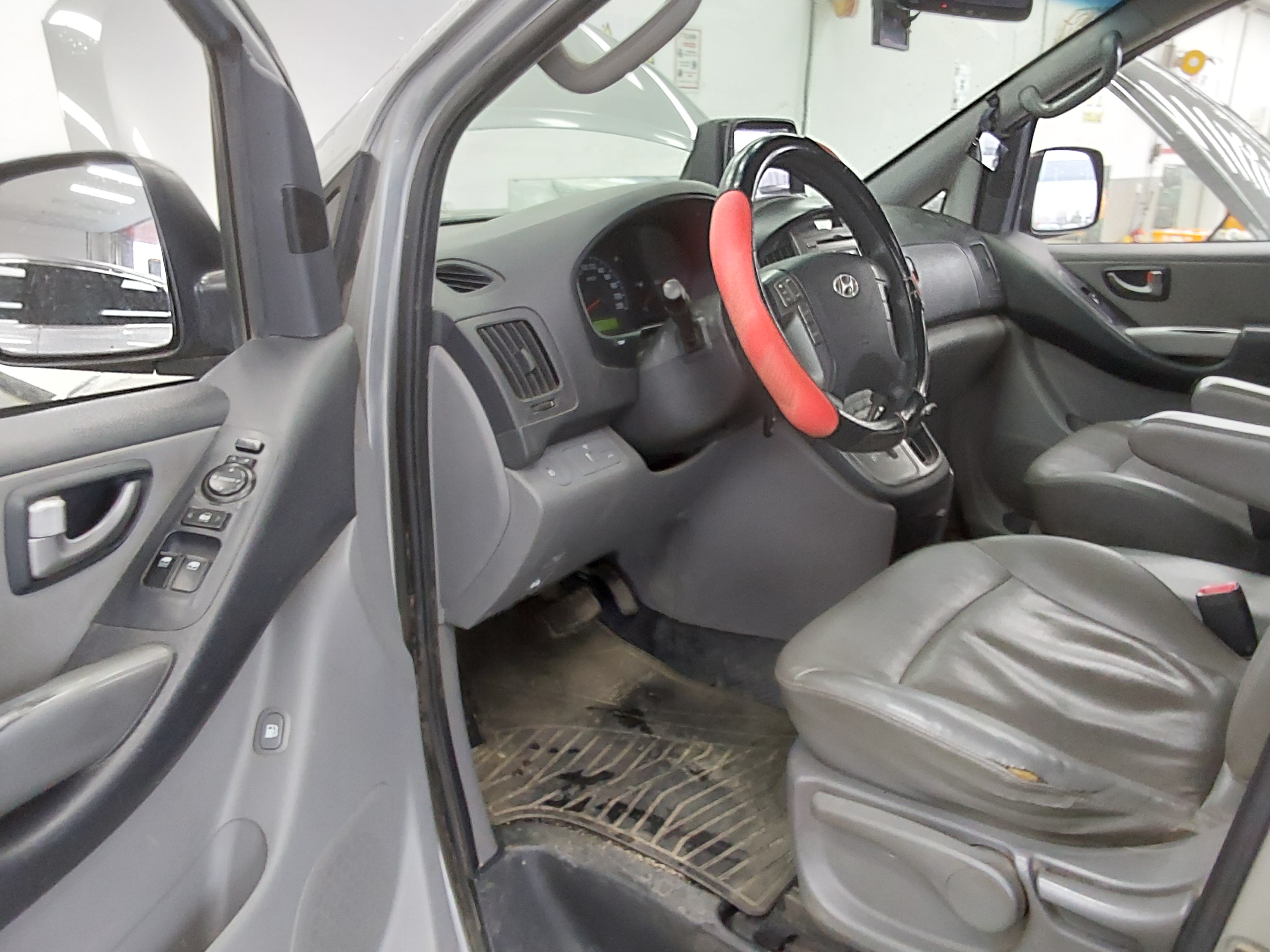 Hyundai Grand Starex 2015 - Image 9
