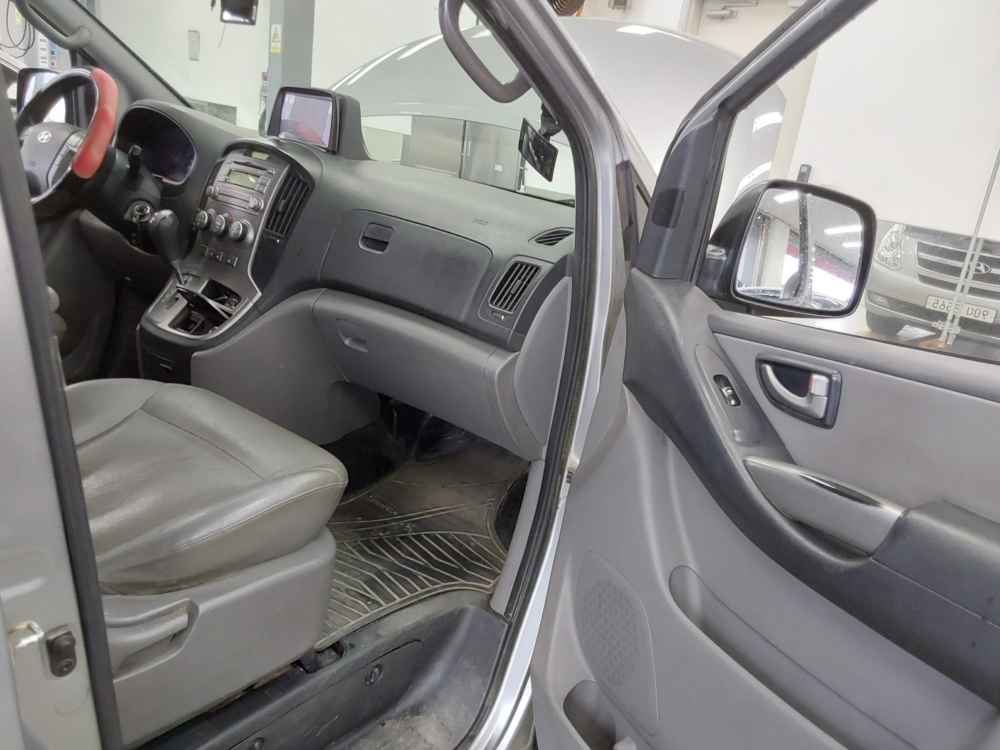 Hyundai Grand Starex 2015 - Image 13