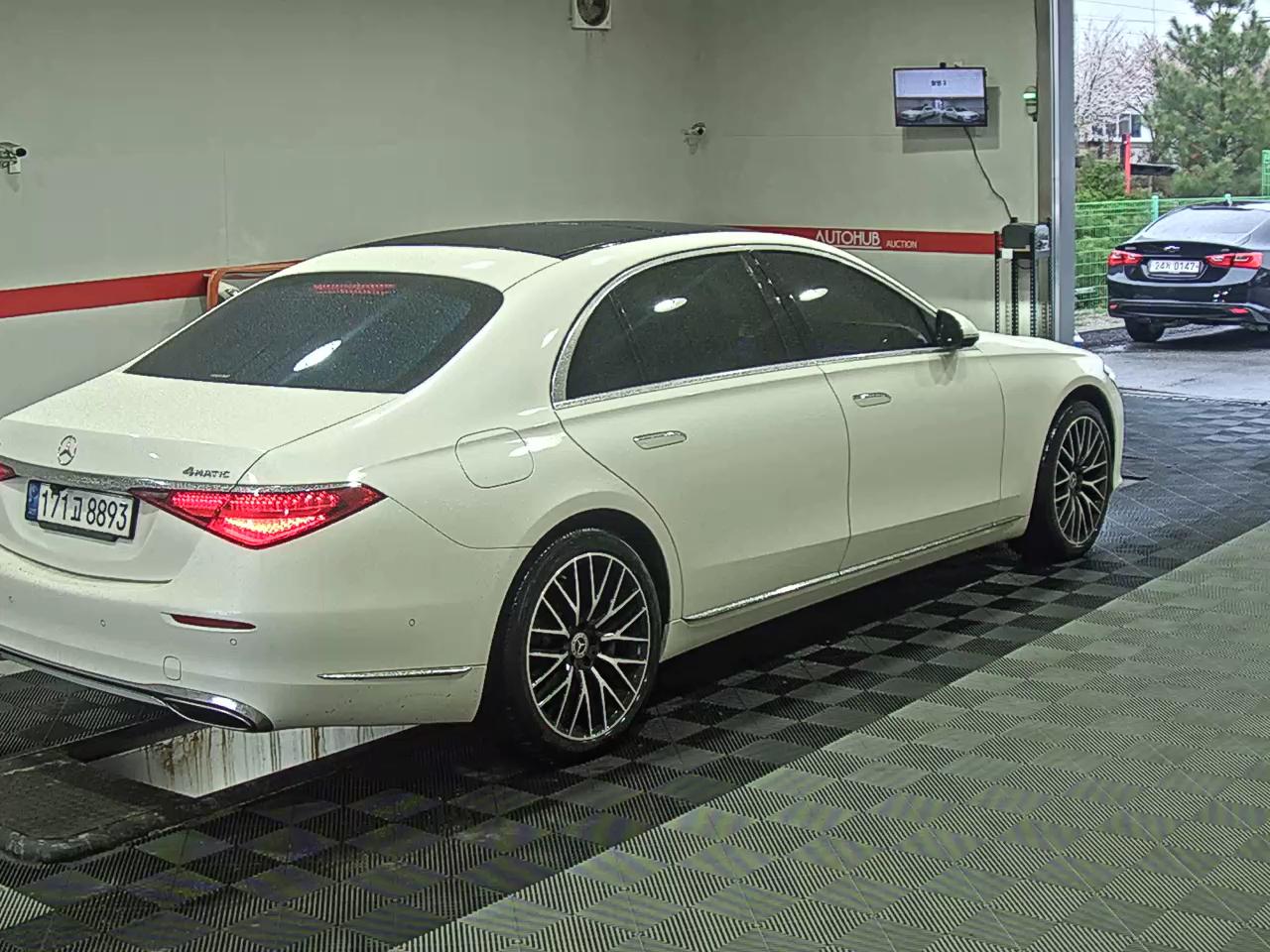 Mercedes-Benz S-Class - 4