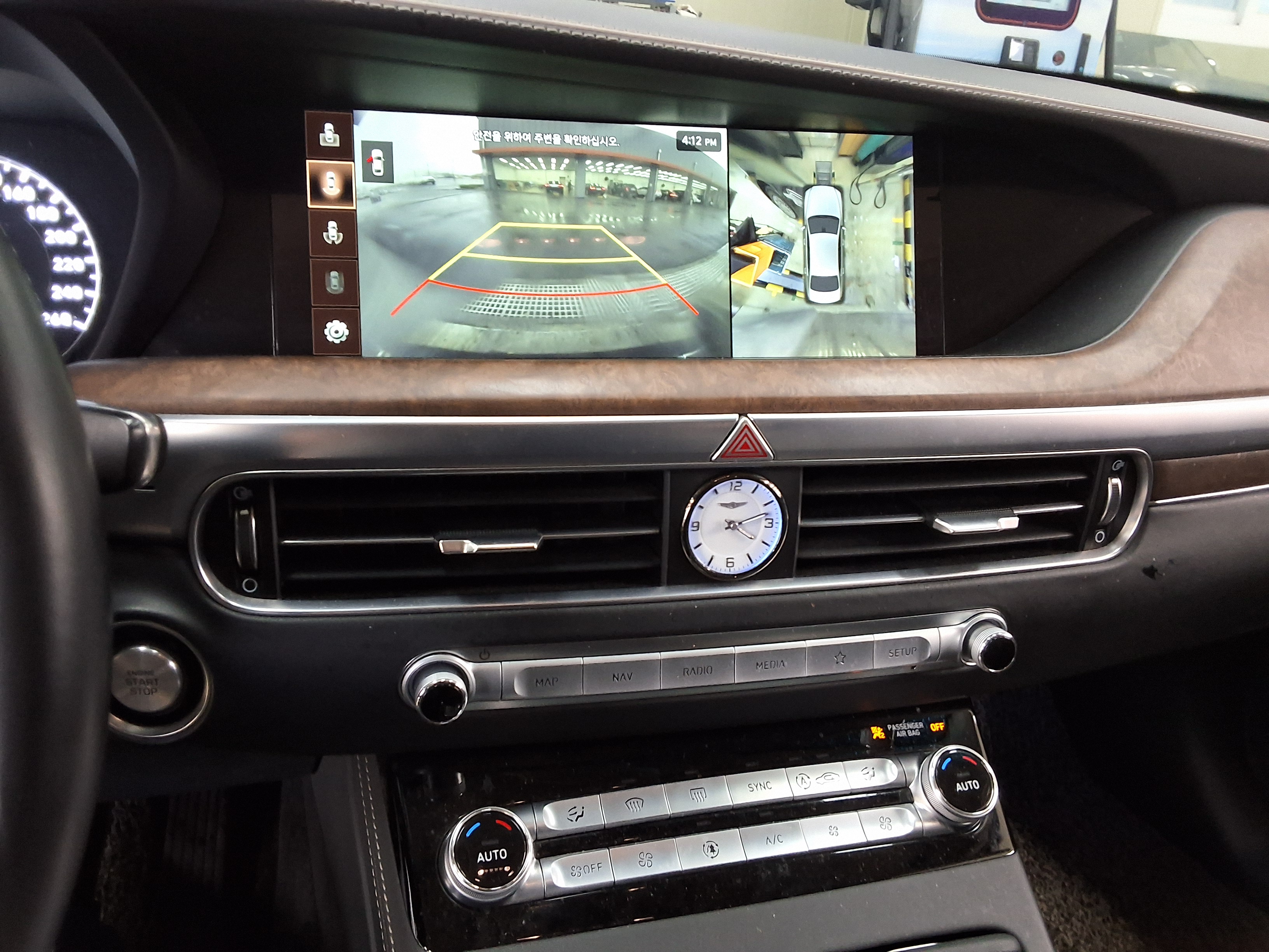 Genesis G90 - 17