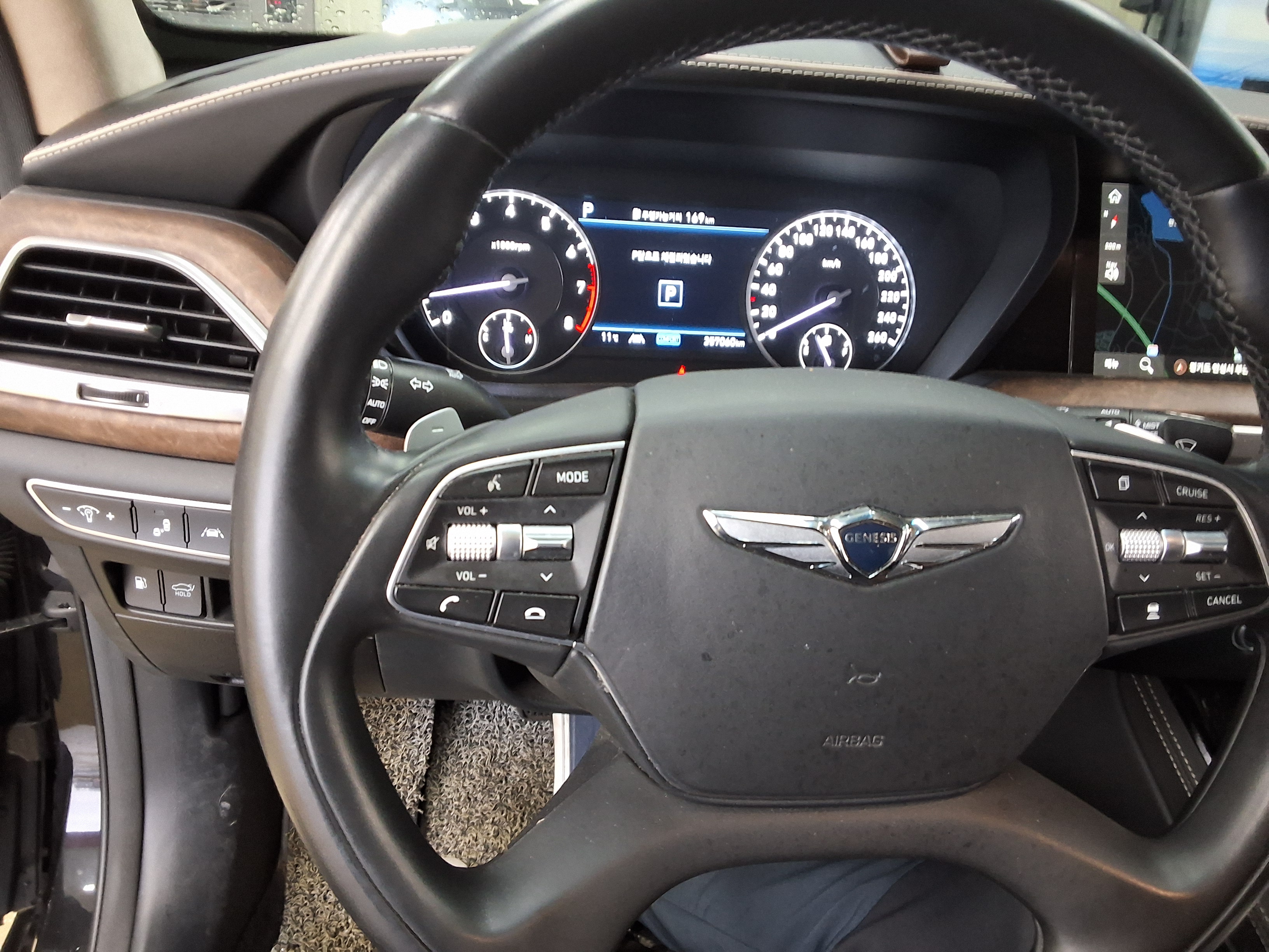 Genesis G90 - 18