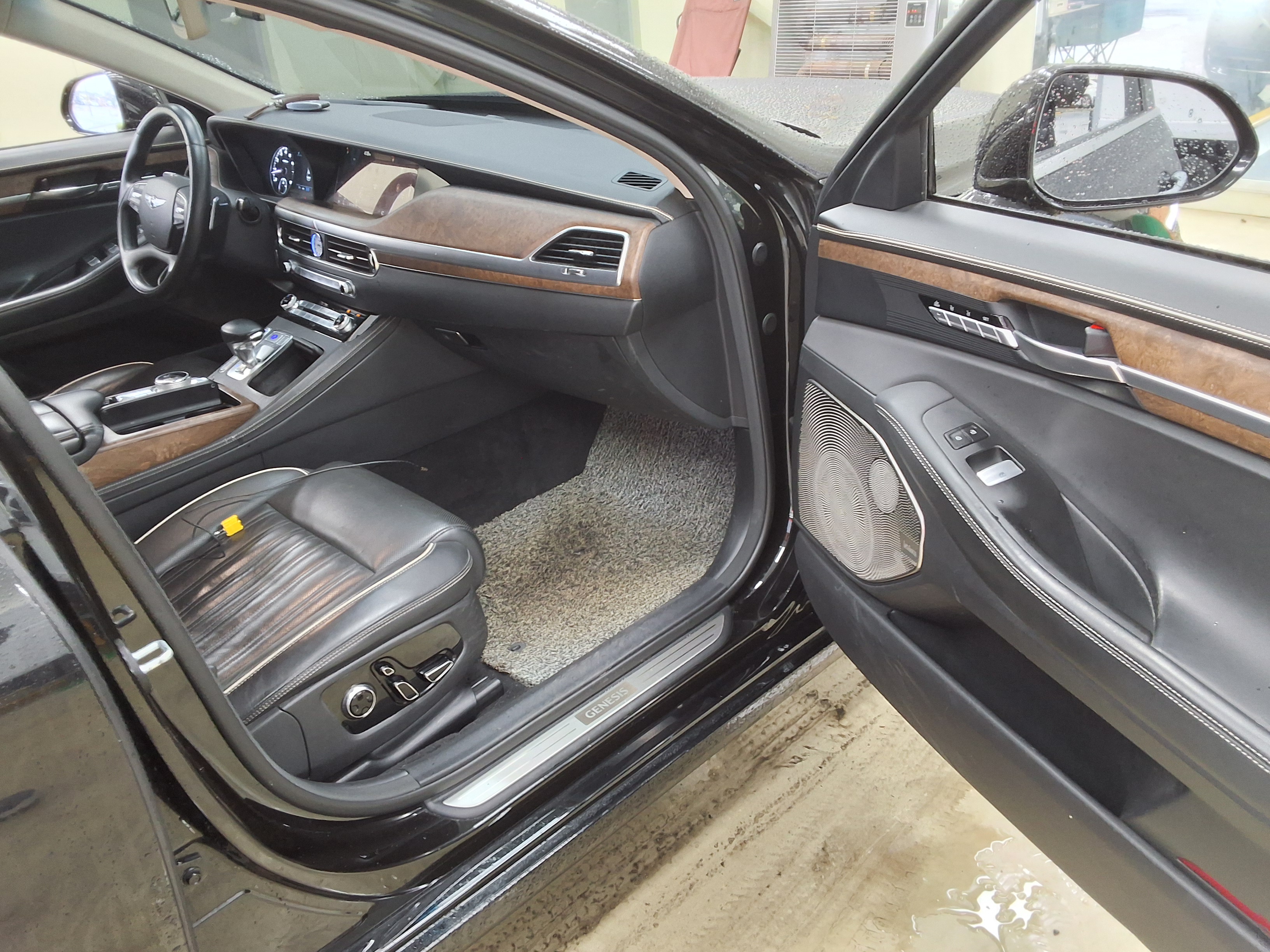 Genesis G90 - 13