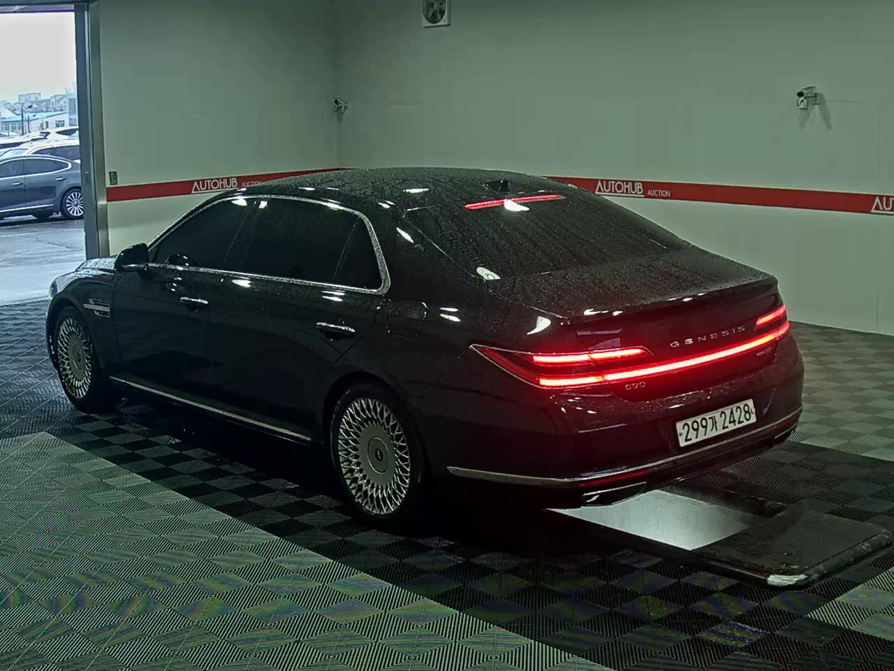 Genesis G90 - 5