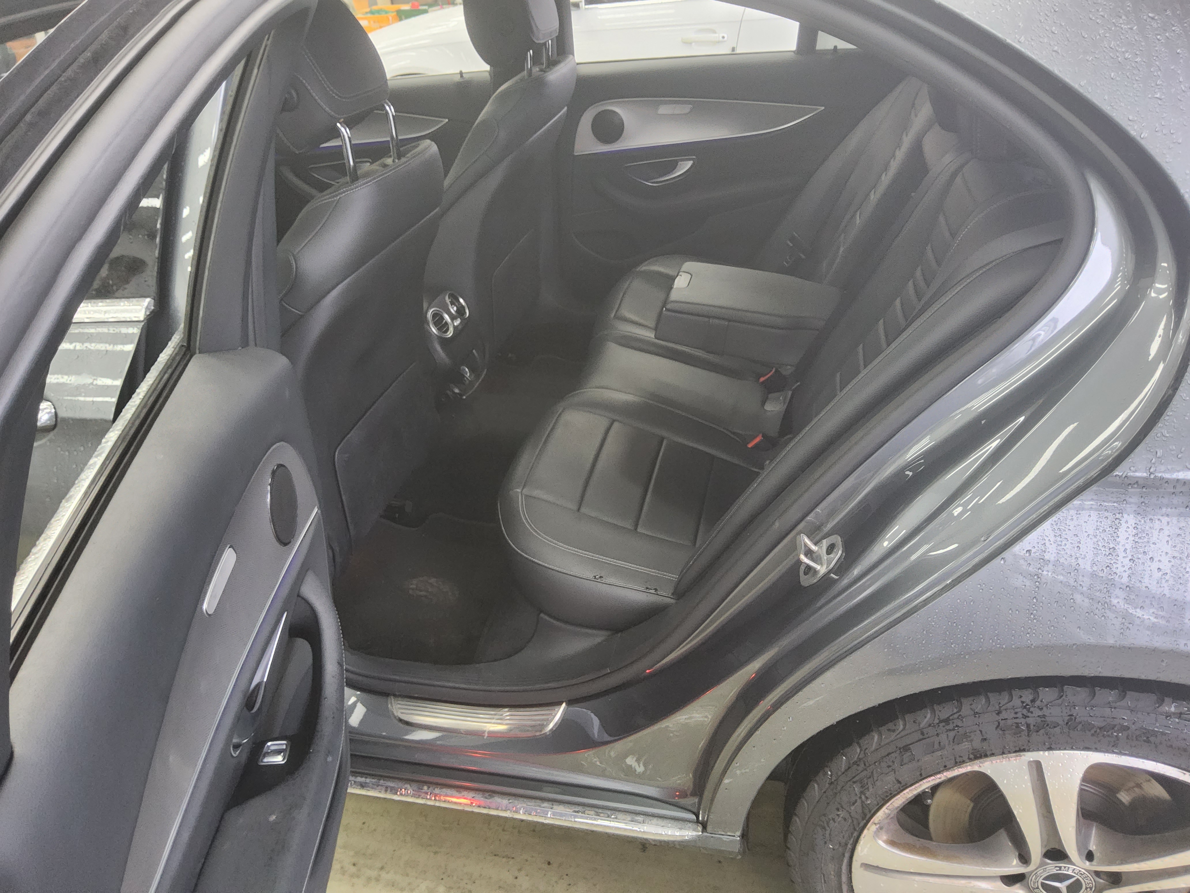 Mercedes-Benz E-Class - 11