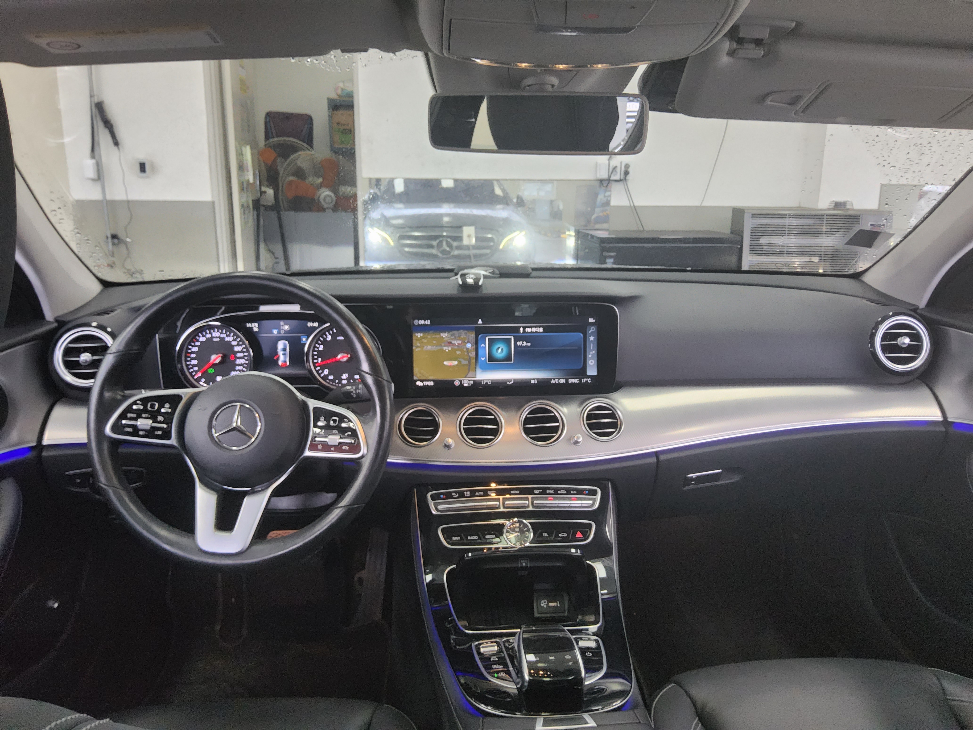 Mercedes-Benz E-Class - 10