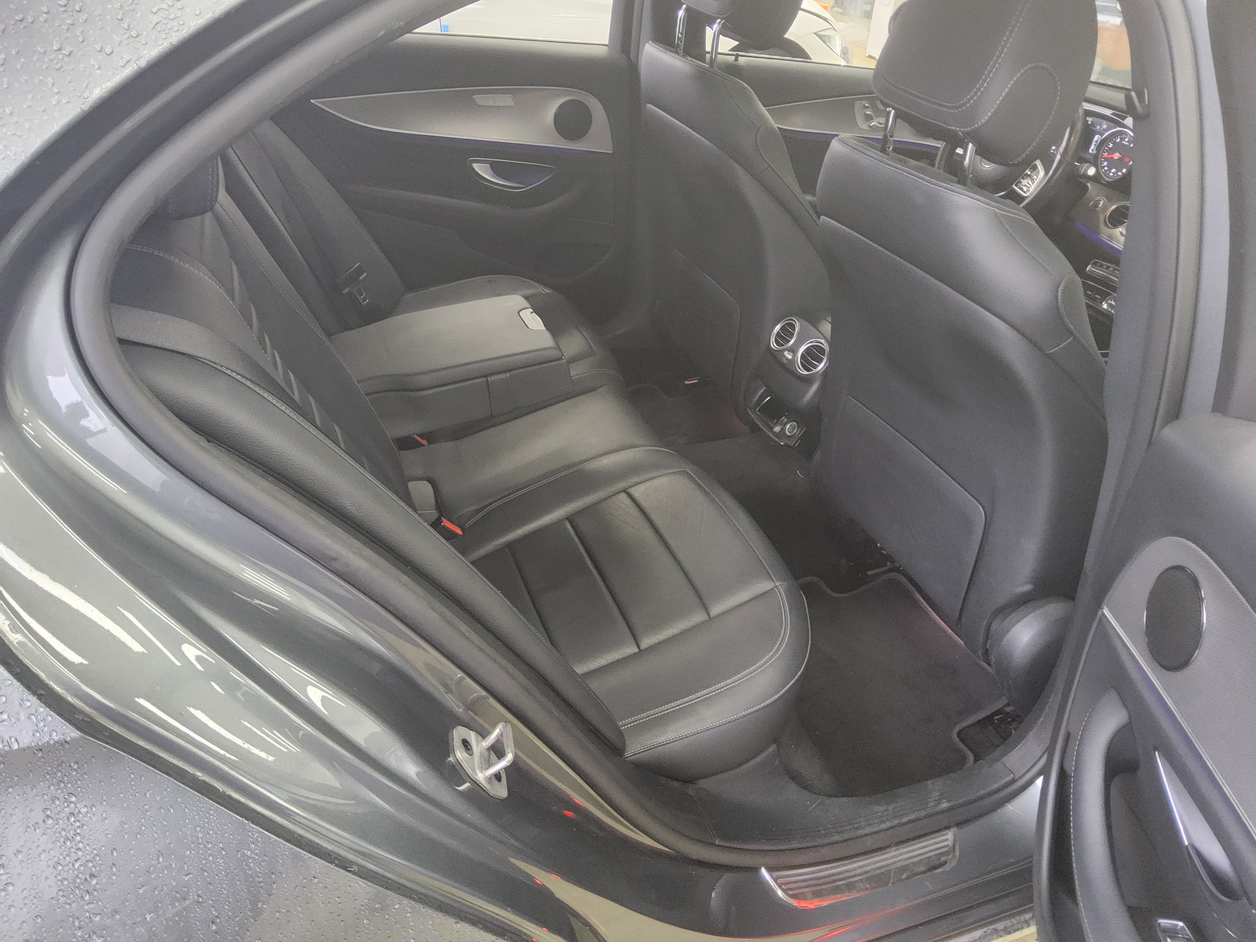 Mercedes-Benz E-Class - 12