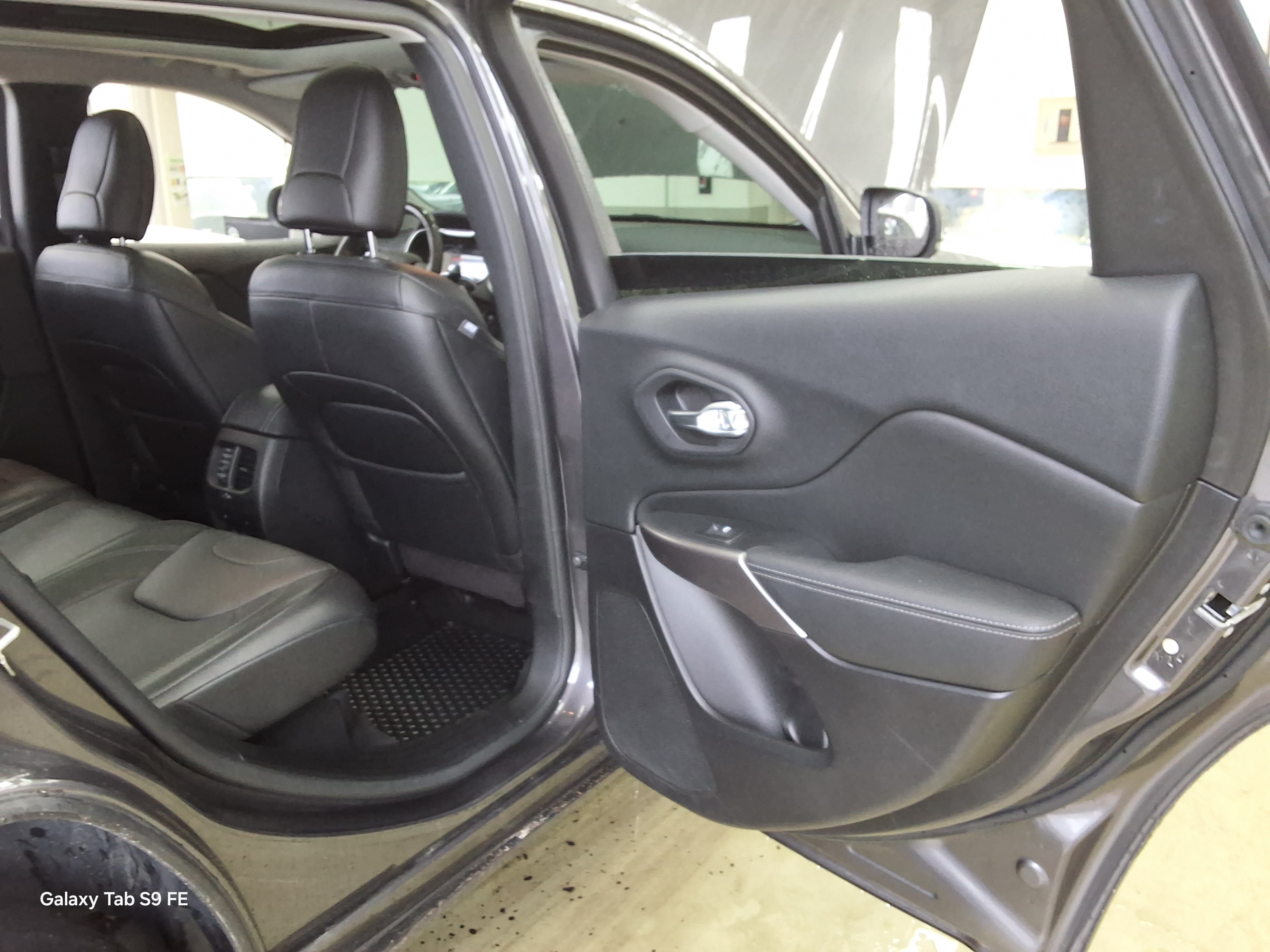 Jeep Cherokee - 12