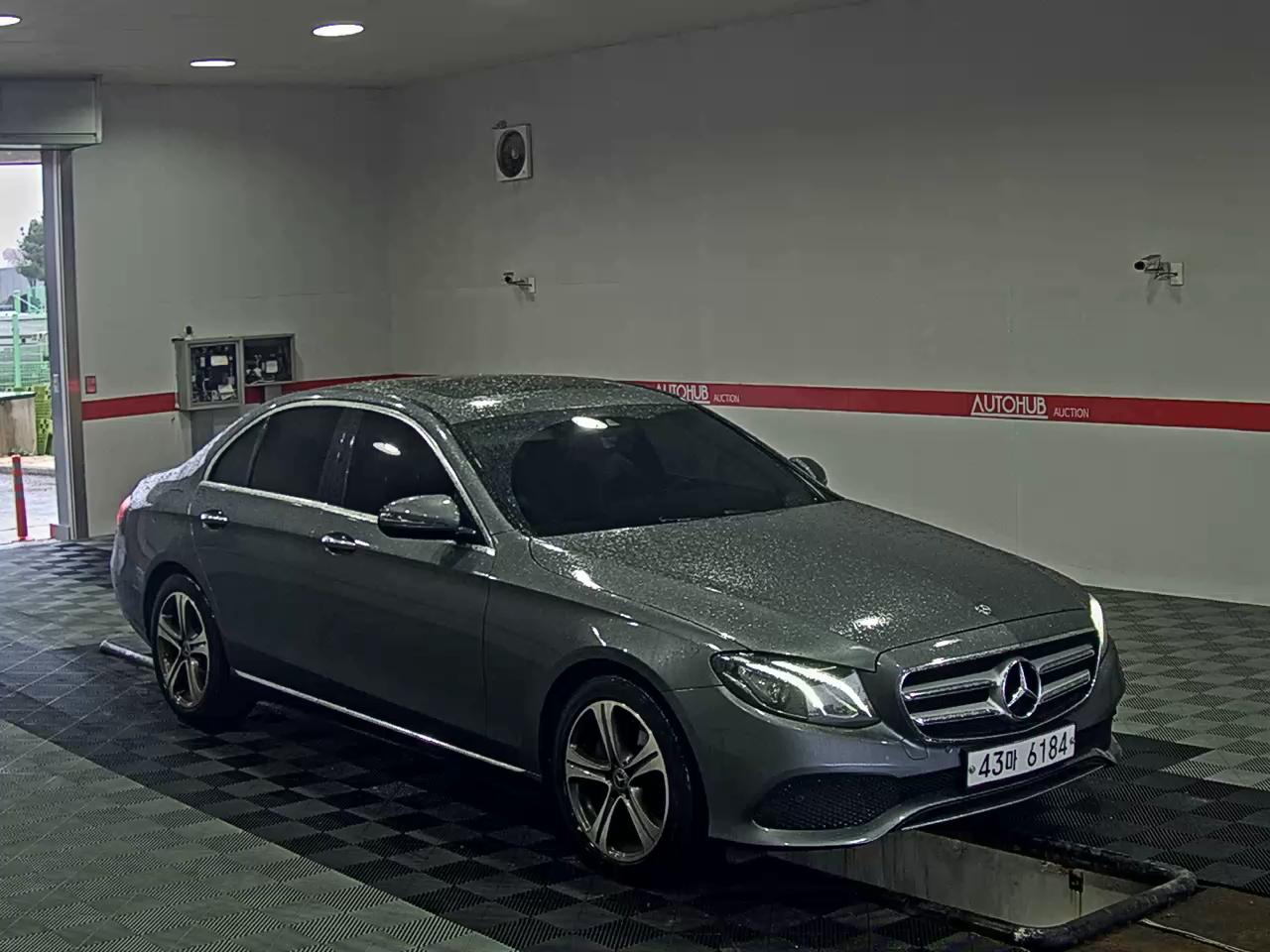 Mercedes-Benz E-Class - 2
