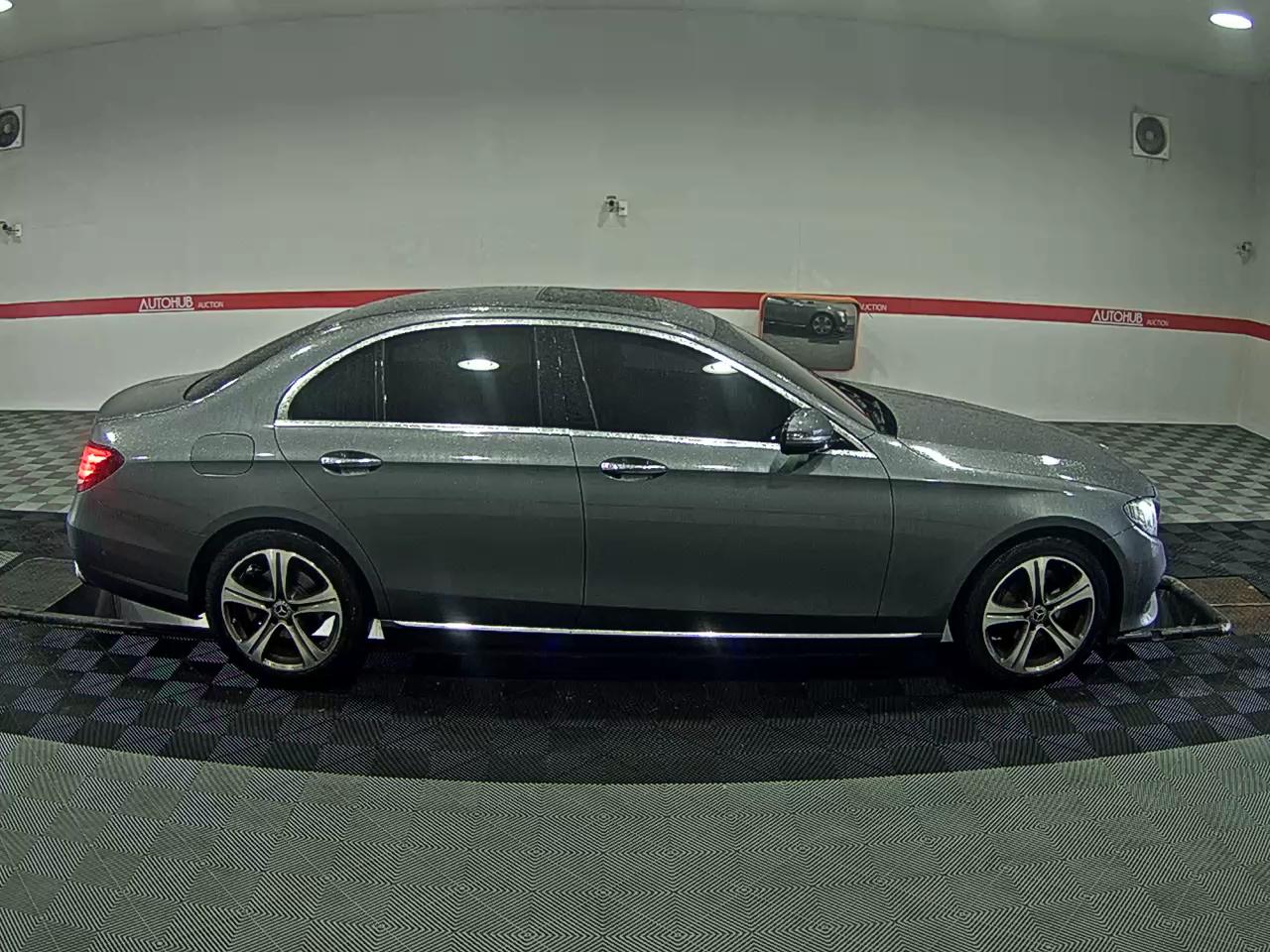 Mercedes-Benz E-Class - 3