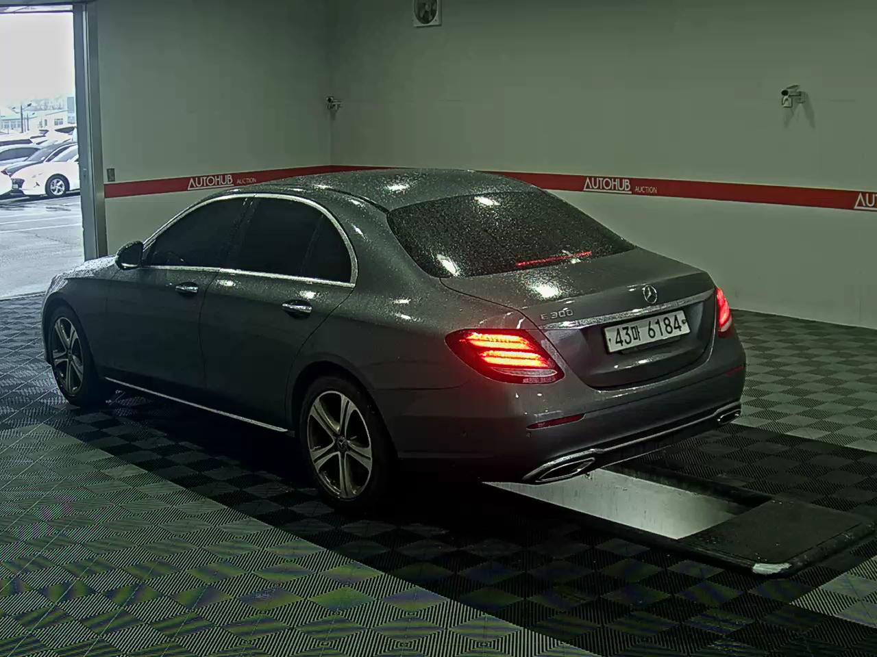 Mercedes-Benz E-Class - 5