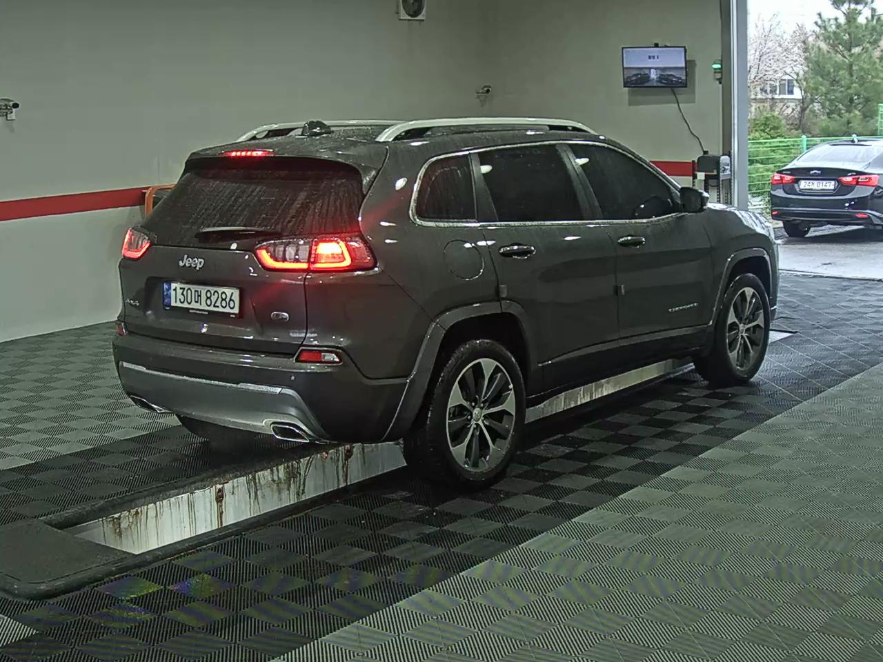 Jeep Cherokee - 4