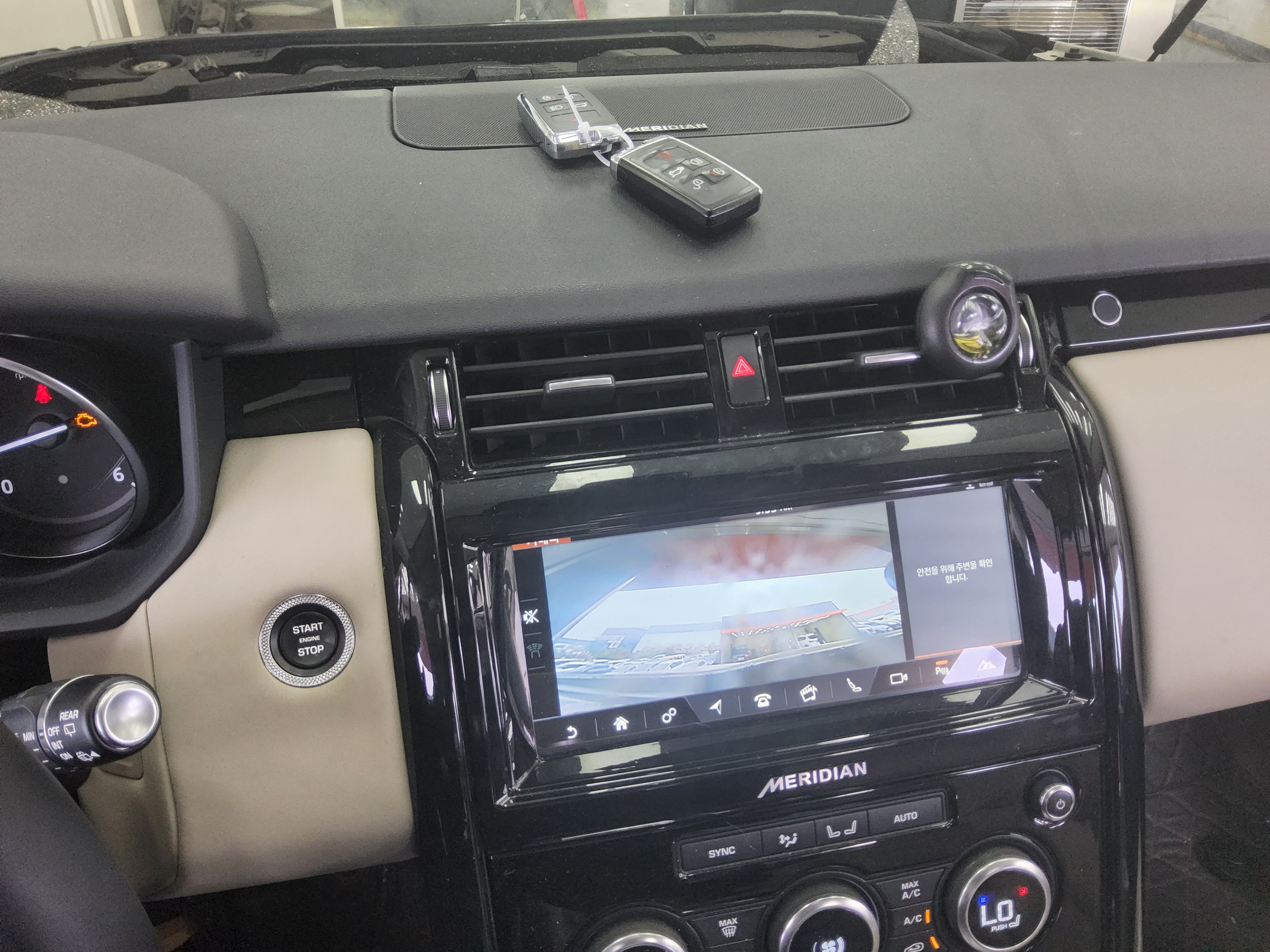 Land Rover Discovery 2018 - Image 16
