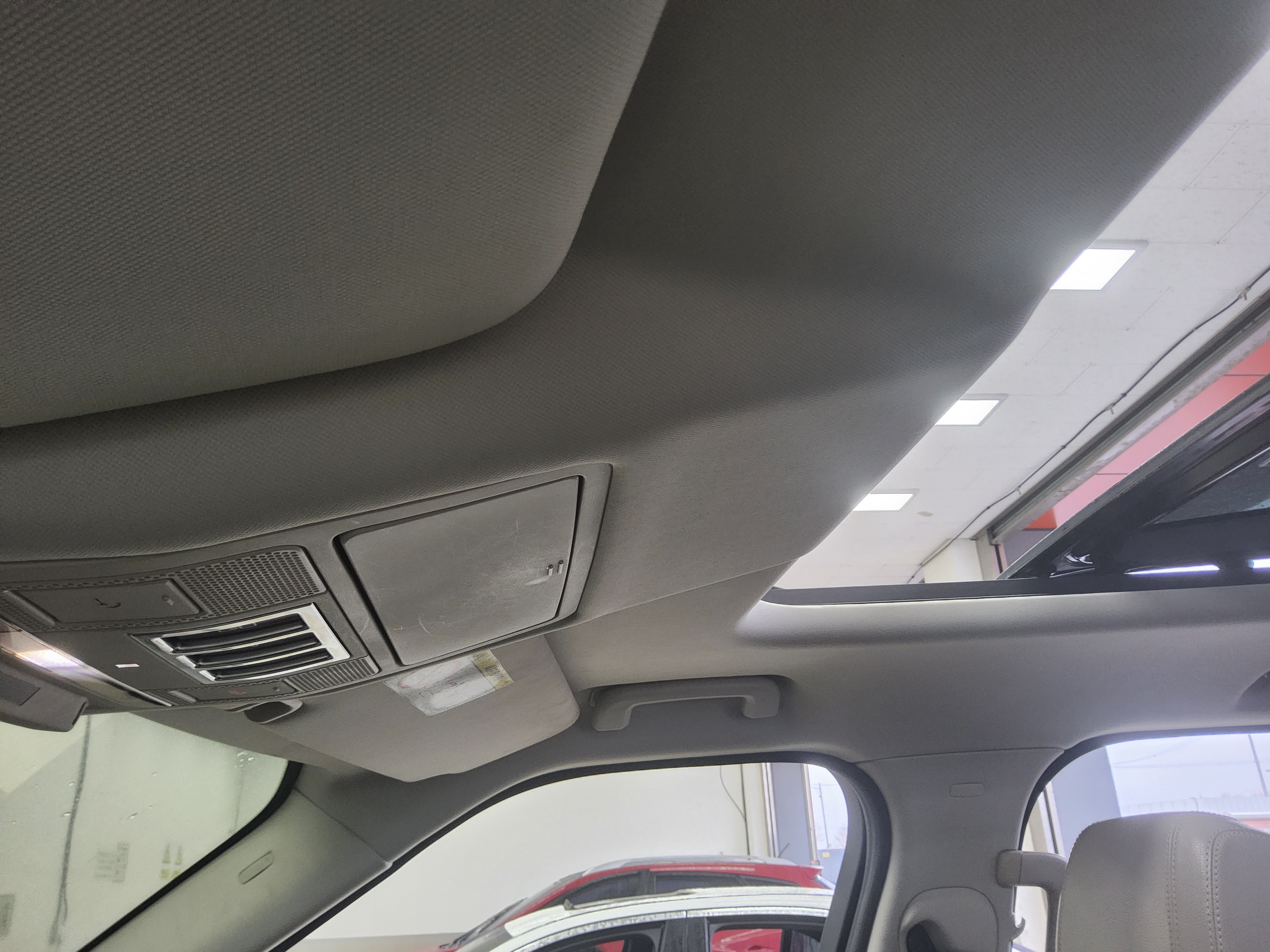 Land Rover Discovery 2018 - Image 17