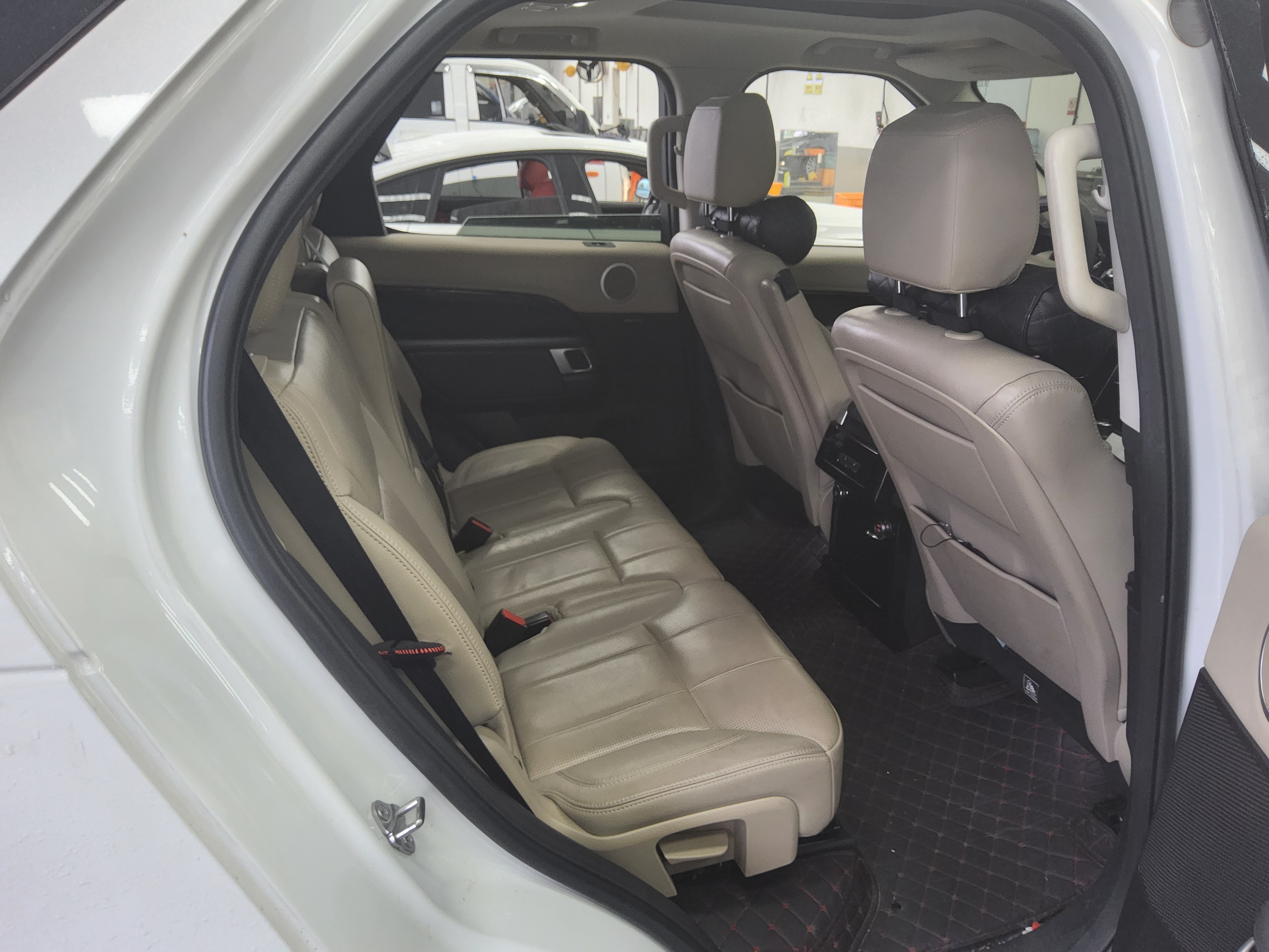 Land Rover Discovery 2018 - Image 12