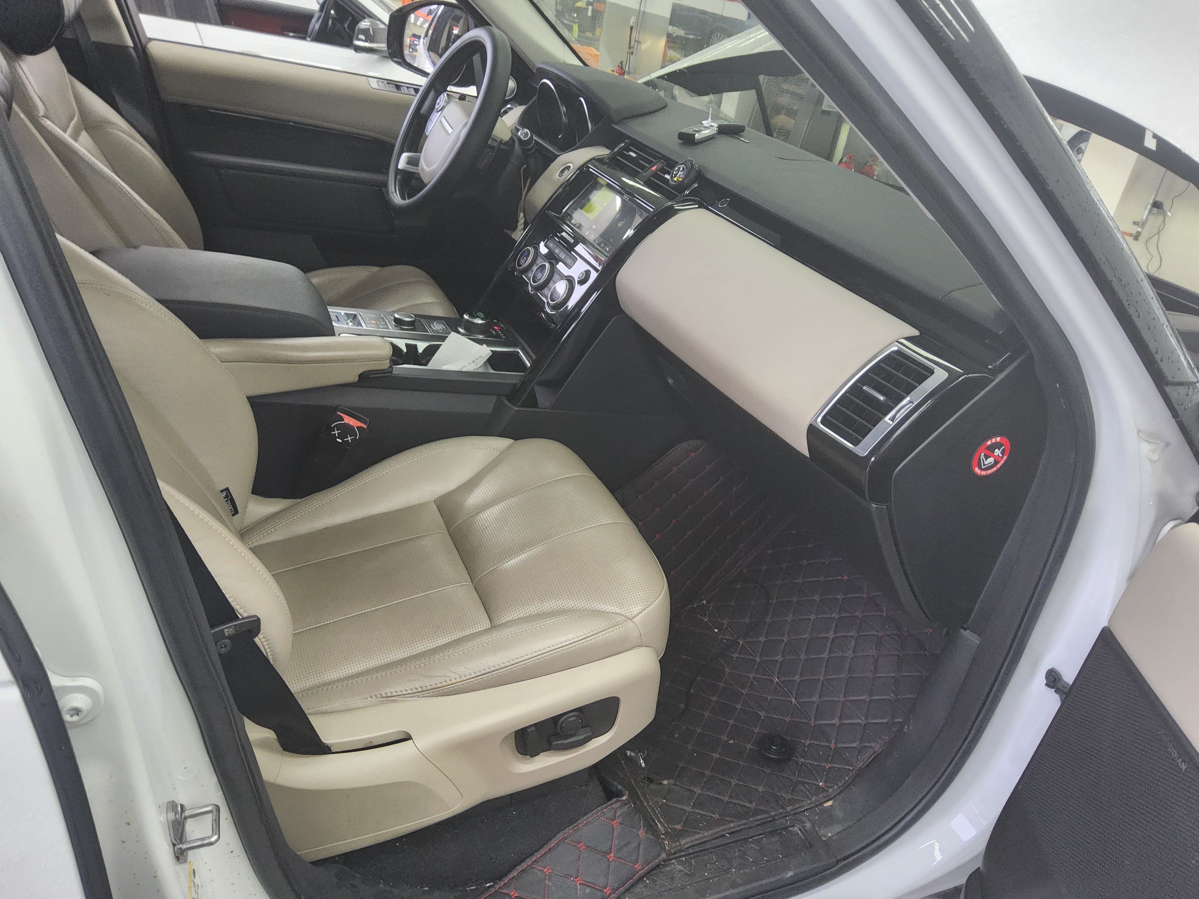 Land Rover Discovery 2018 - Image 13