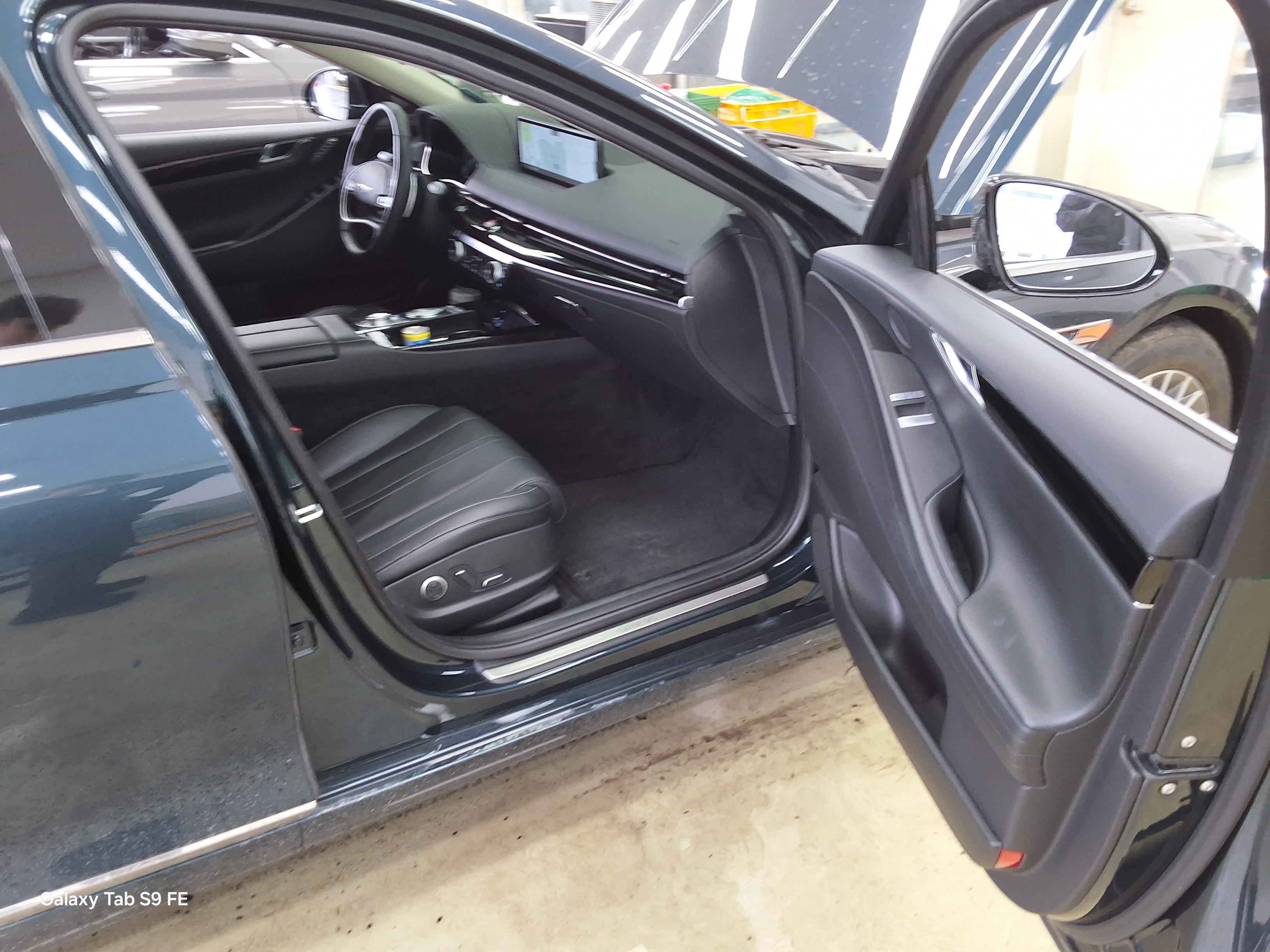 Hyundai Genesis 2022 - Image 13